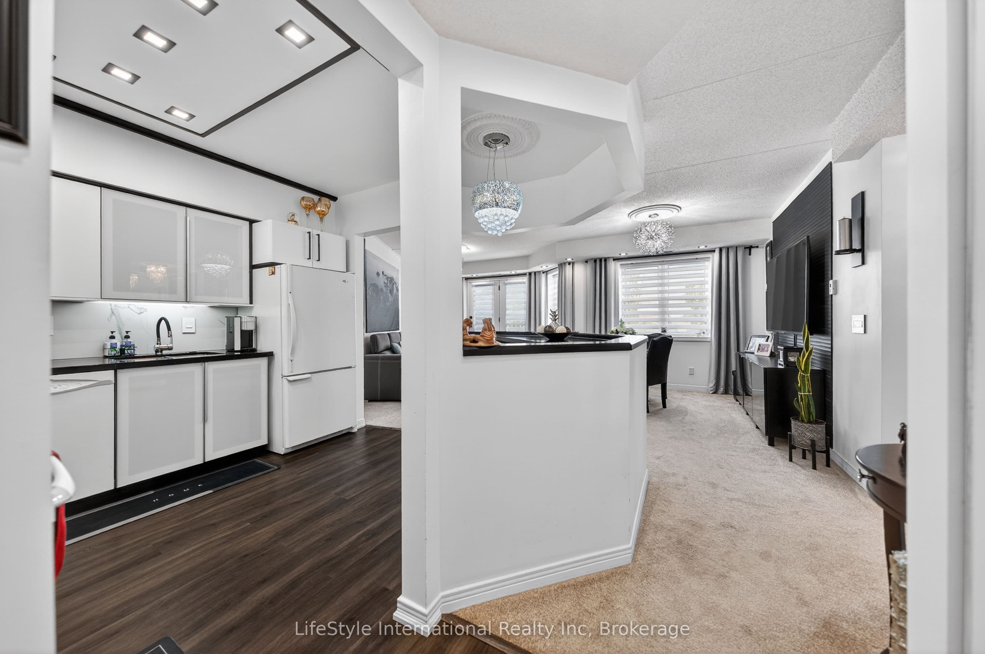 Unit 213 208 Silvercreek Parkway photo 1