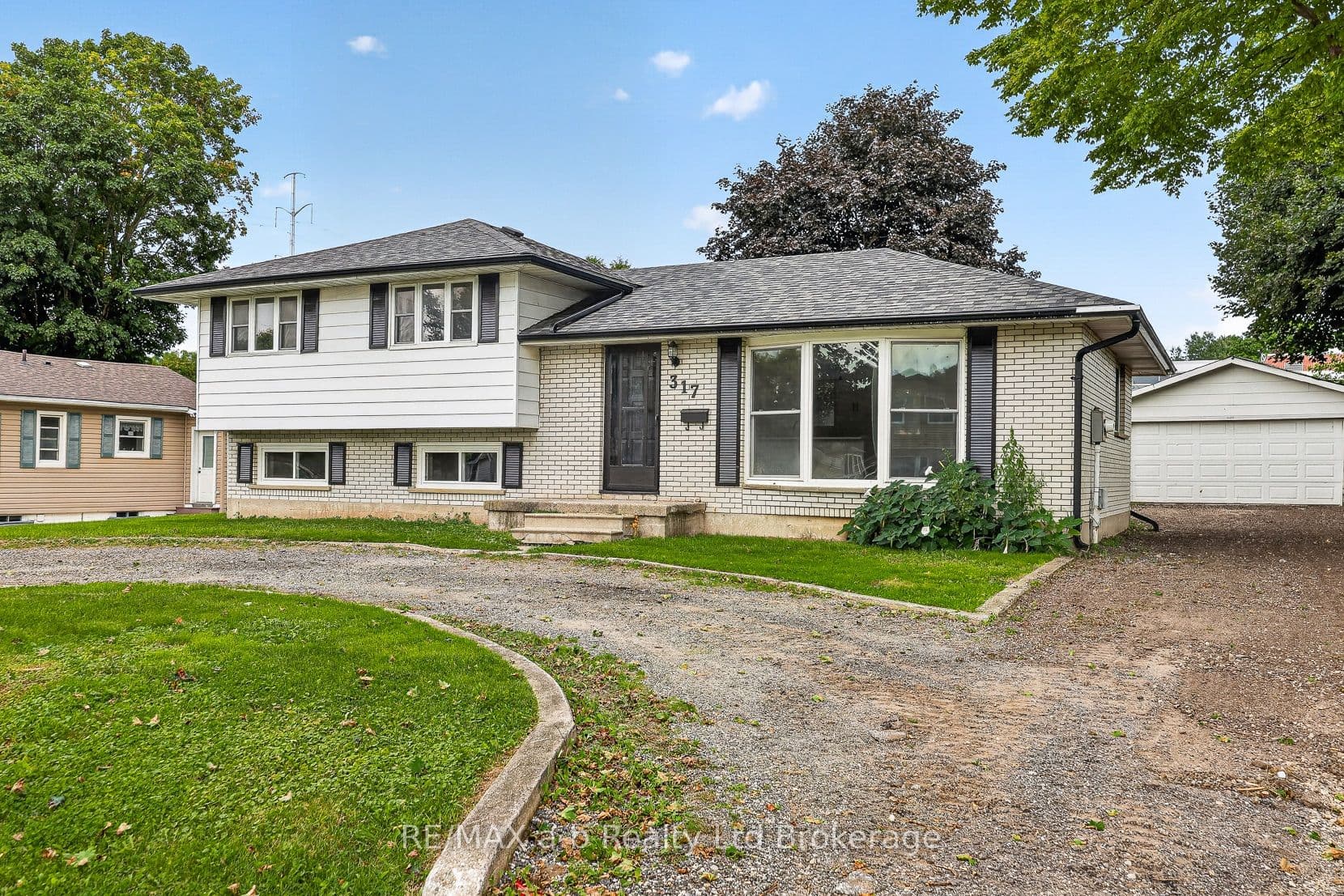 317 Russell Street photo 1