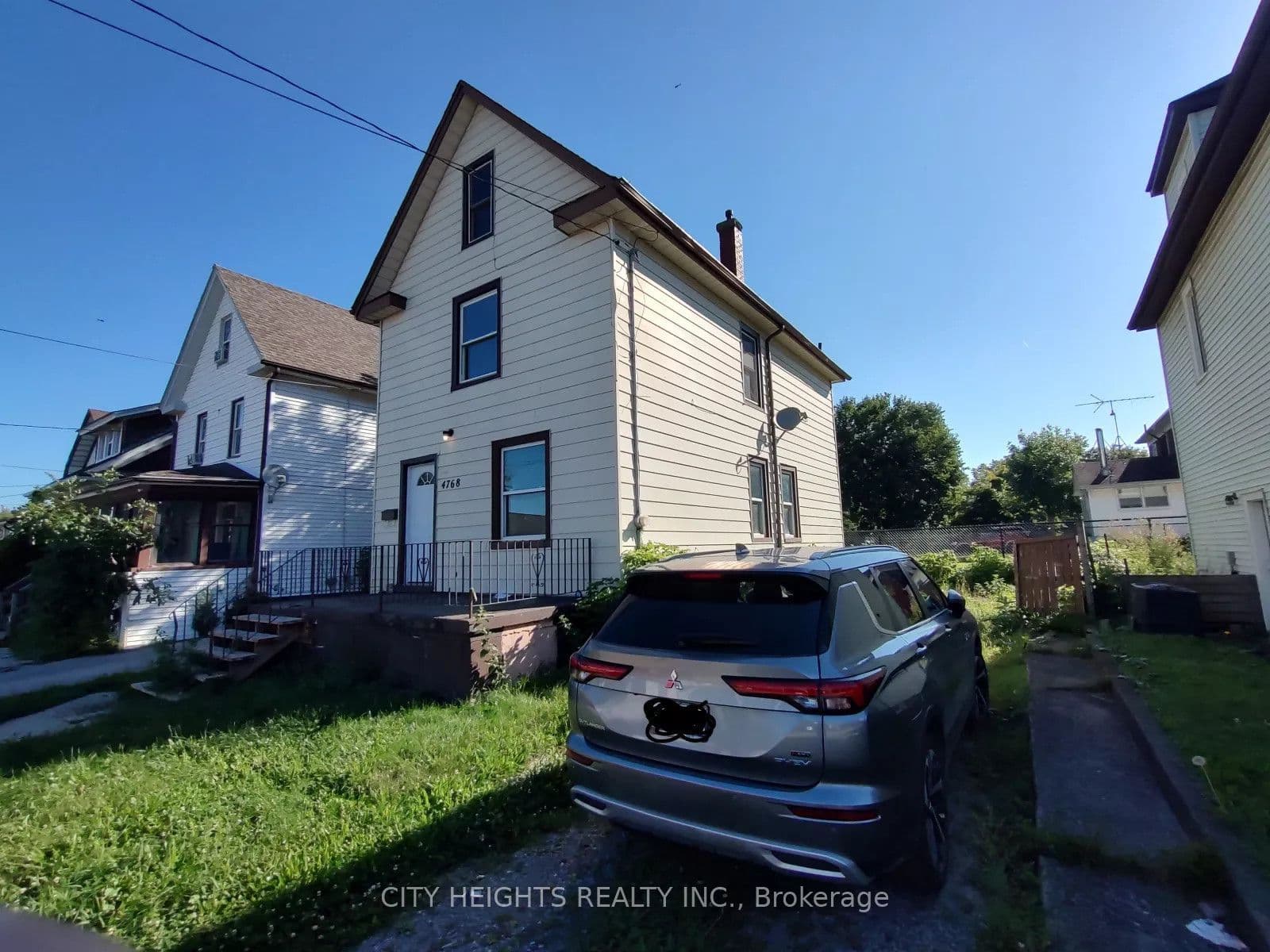 4768 Saint Lawrence Avenue photo 1