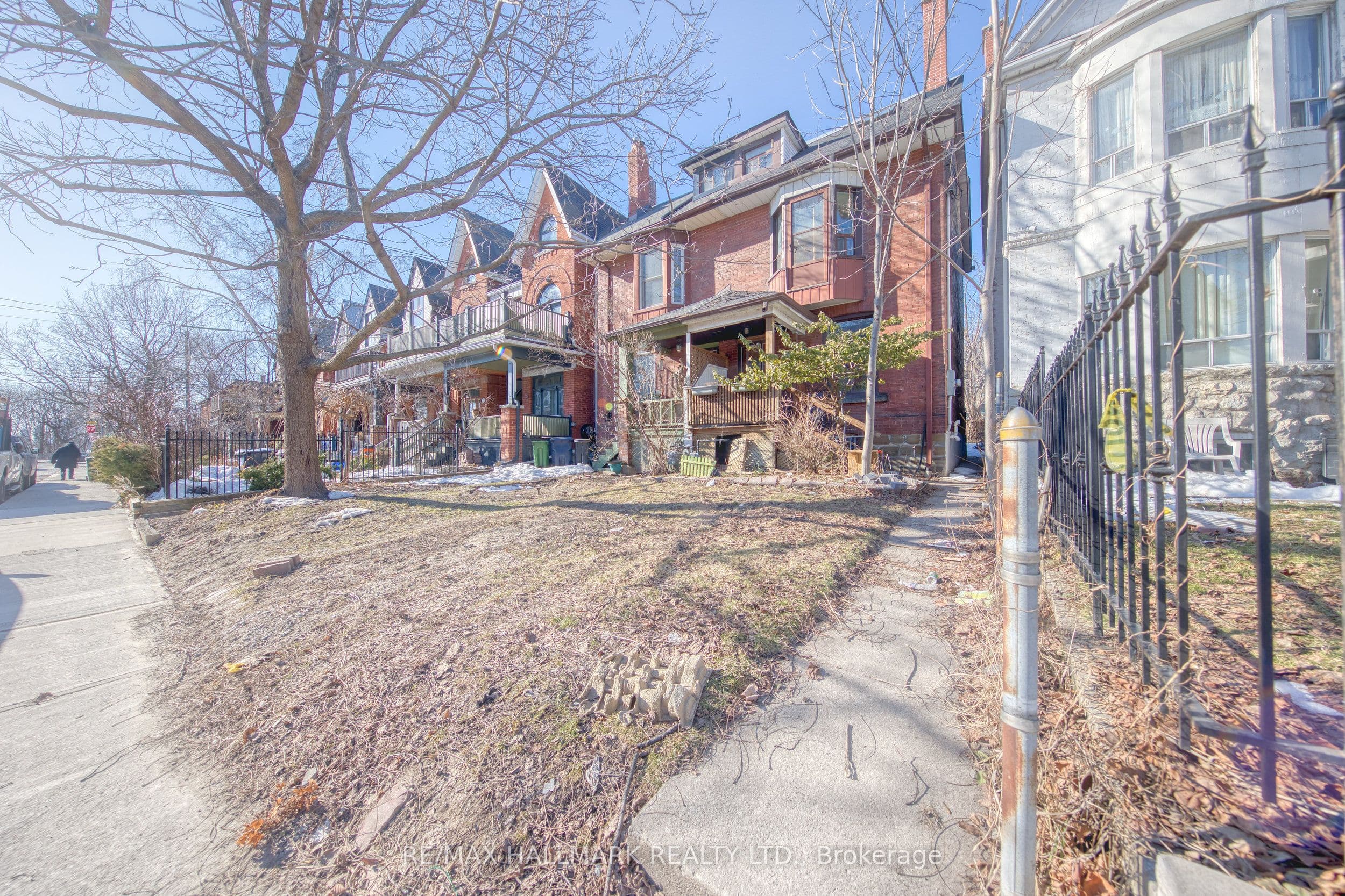 Unit Main 46 Springhurst Avenue photo 1