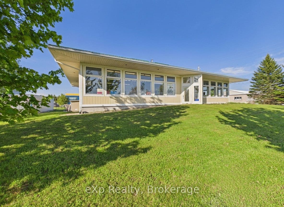 1223 Mackenzie Road photo 1