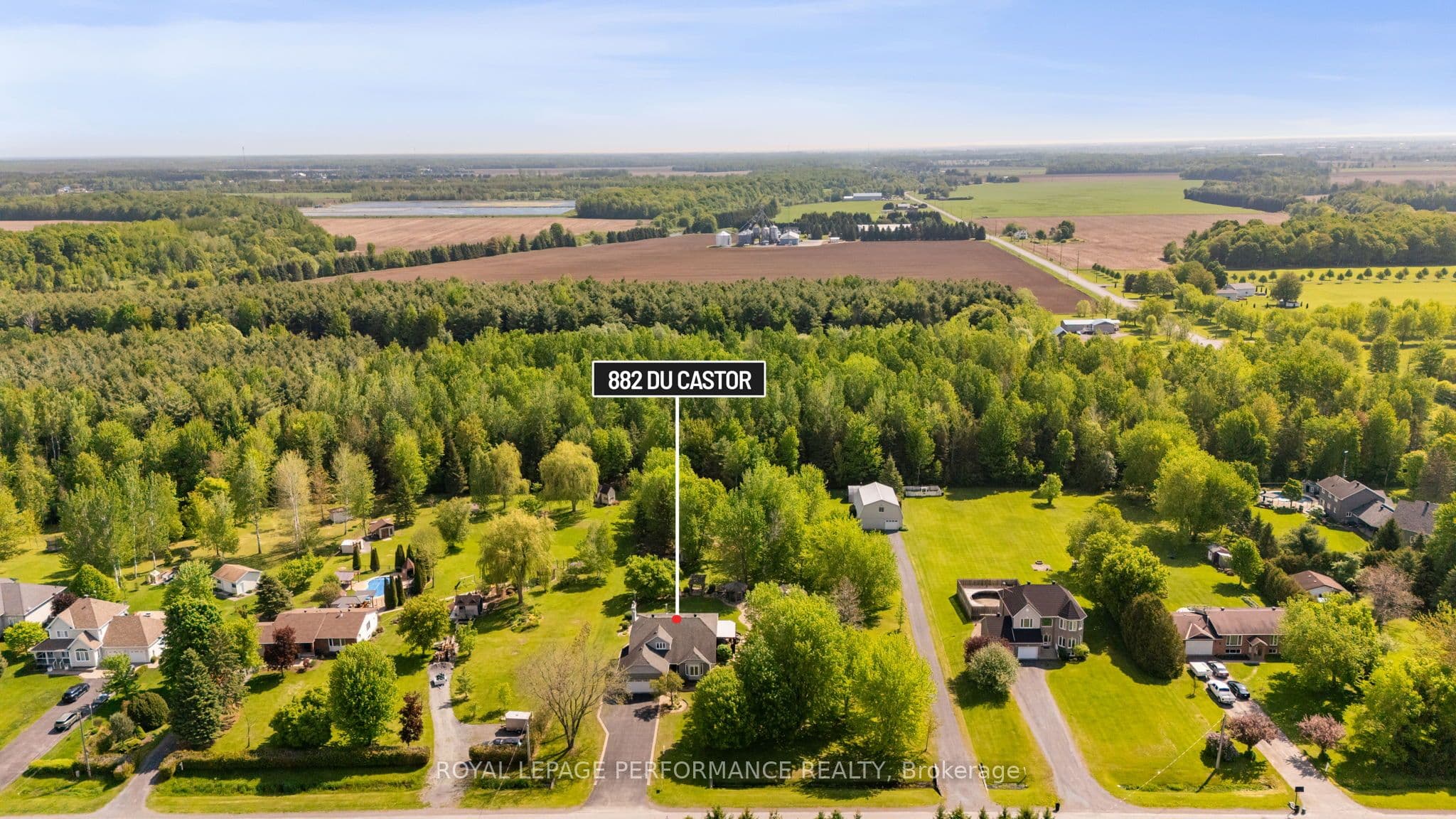 882 Du Castor Road photo 1