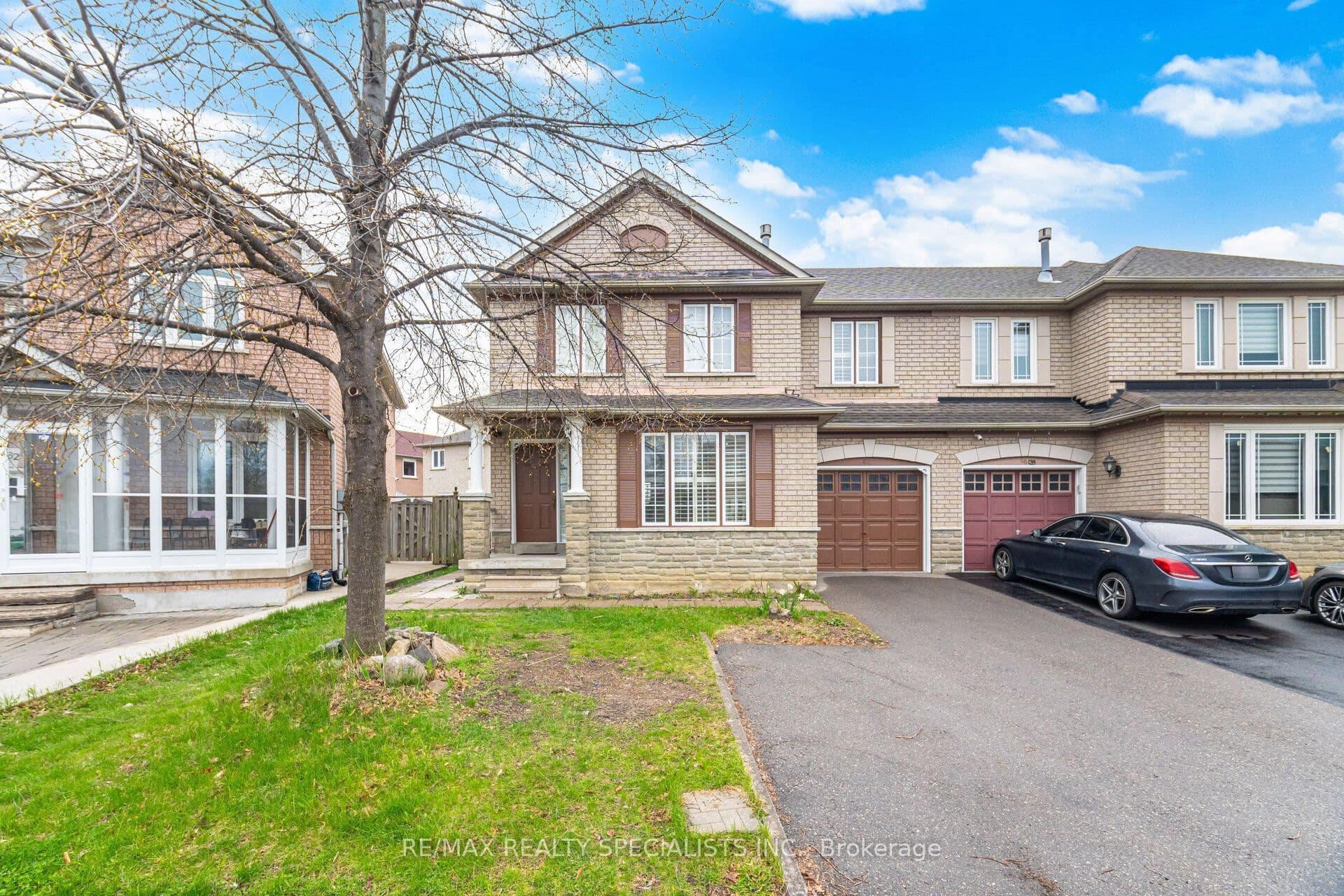 64 Dolphin Song Crescent photo 1