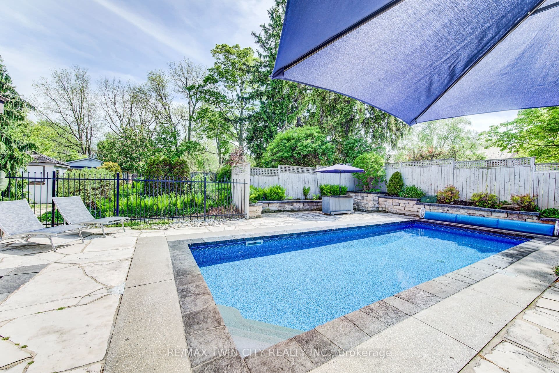 1521 Bridge Street photo 1
