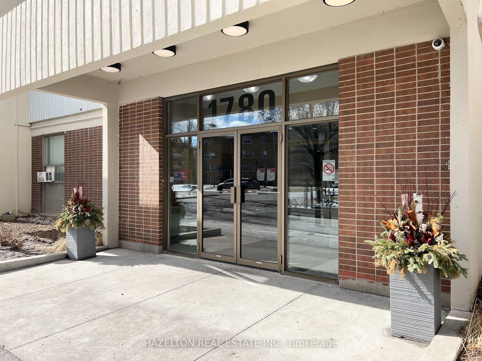 Unit 305 1780 Victoria Park Avenue photo 1
