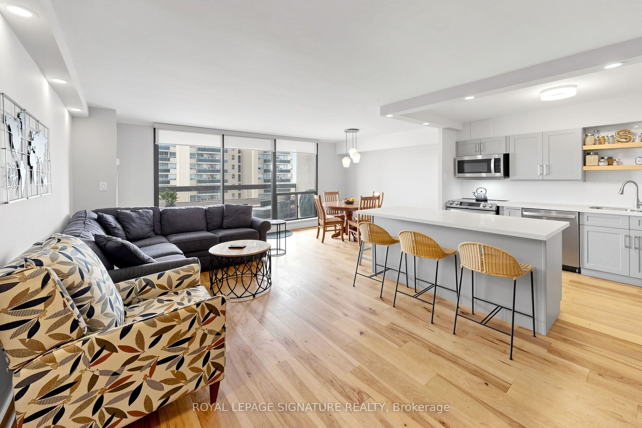 Unit 1505 100 Quebec Avenue photo 1