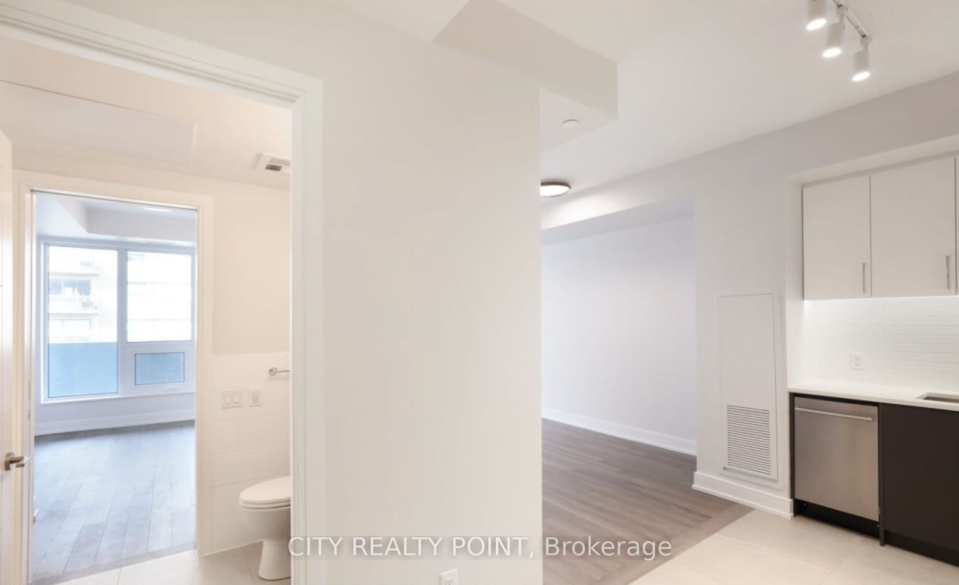Unit 510 2525 Bathurst Street photo 1