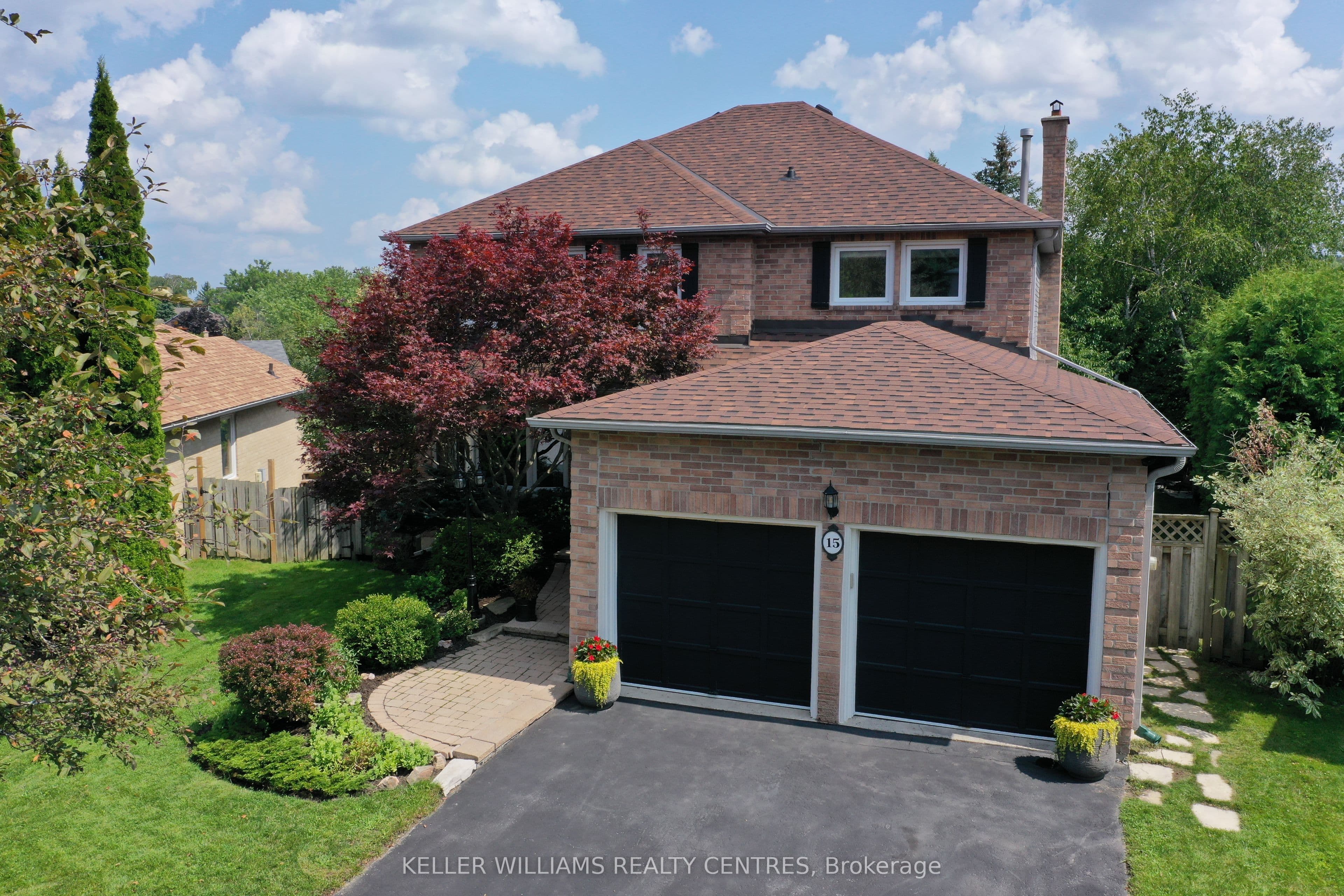 15 Beatty Crescent photo 1