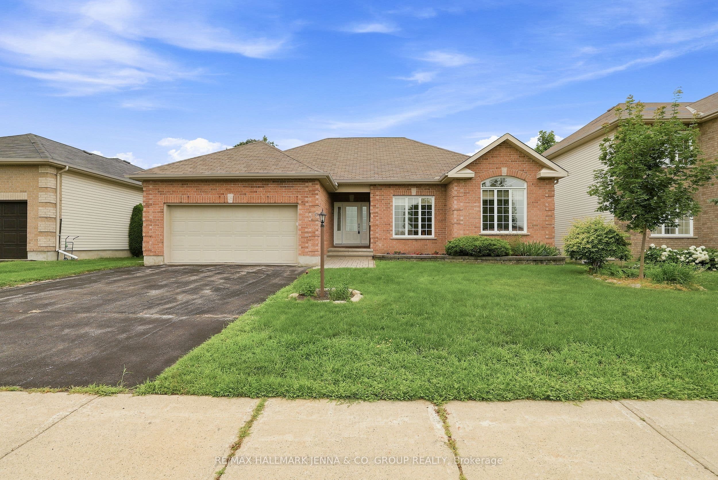 15 Baywood Drive photo 1