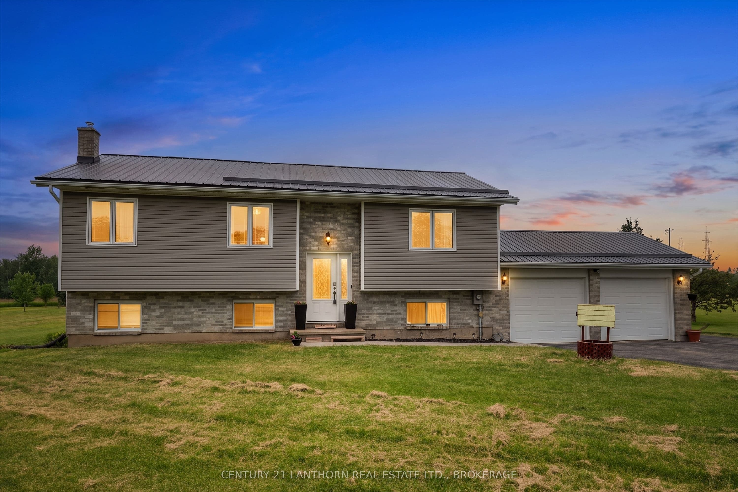 3358 Scanlan Road photo 1