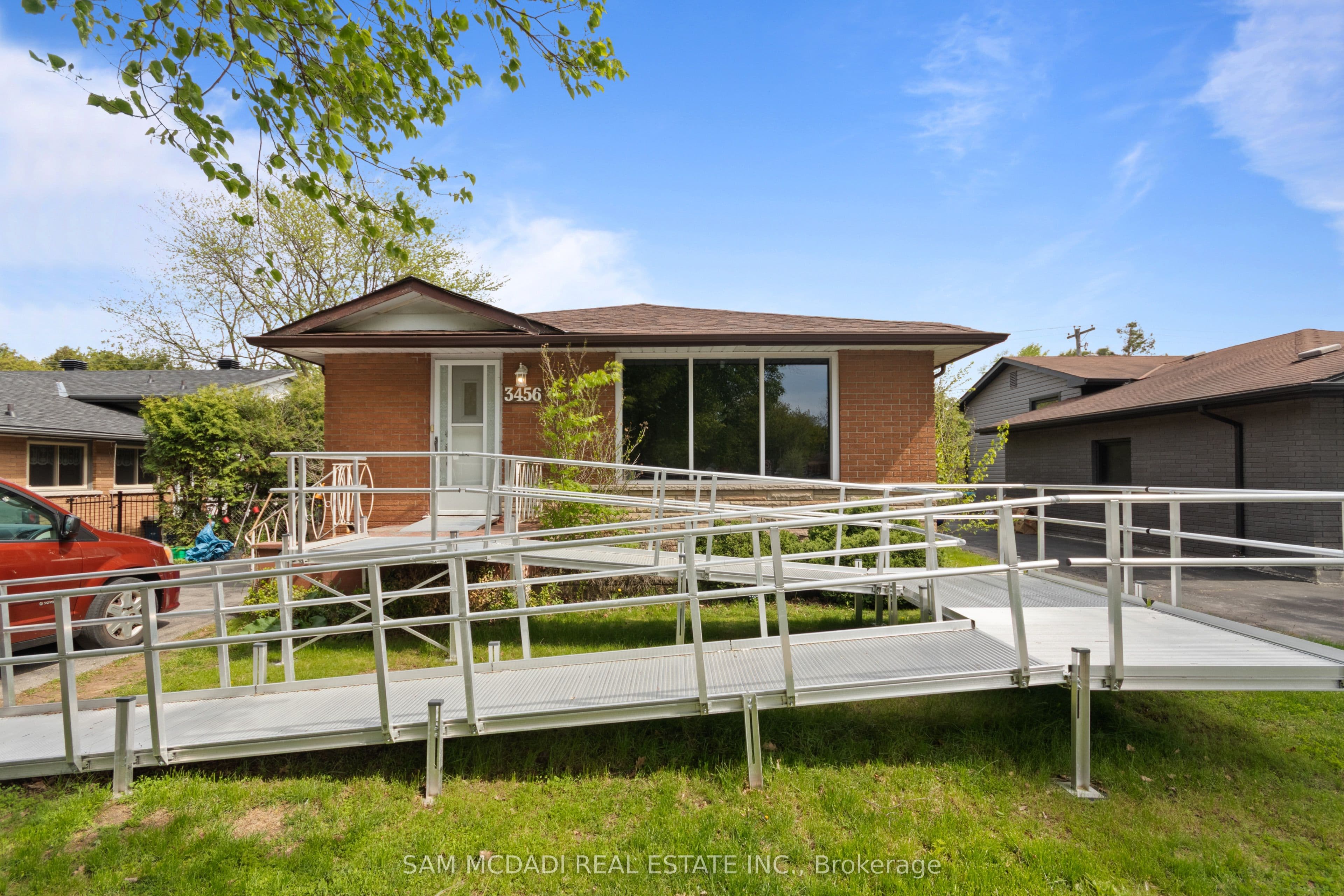 Unit Upper 3456 Rexway Drive photo 1