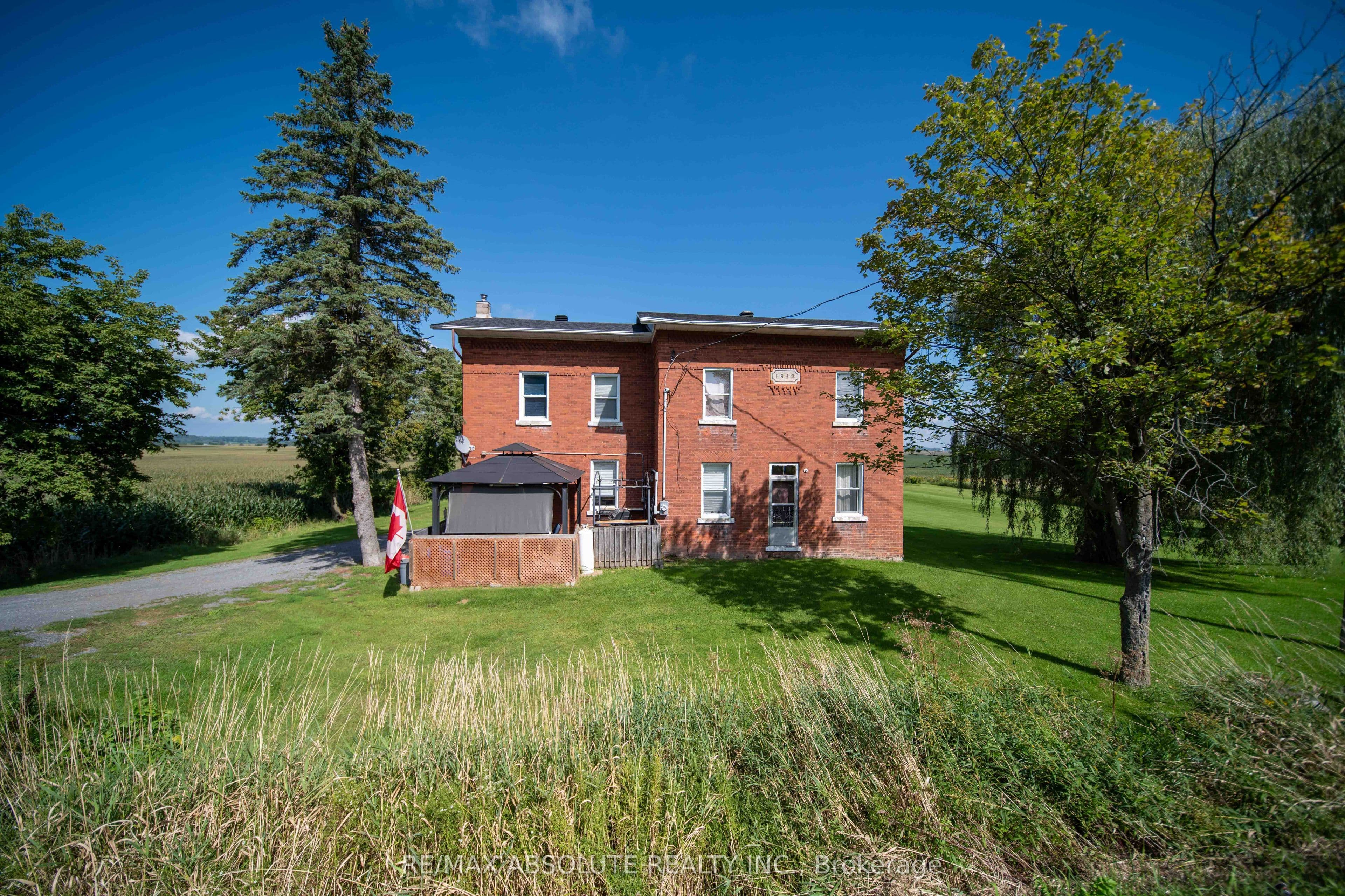 2671 Champlain Street photo 1