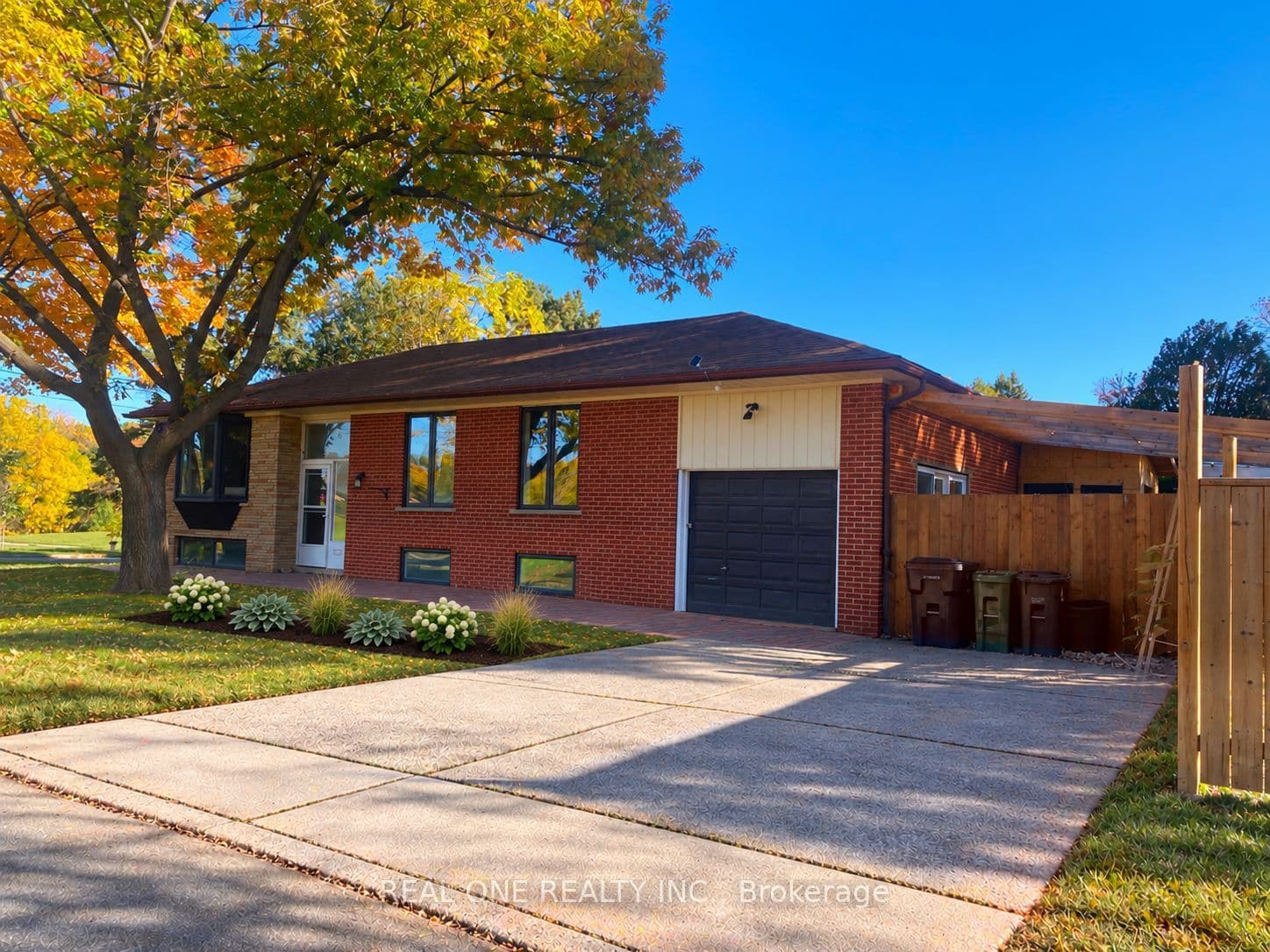 149 Bishop Avenue photo 1