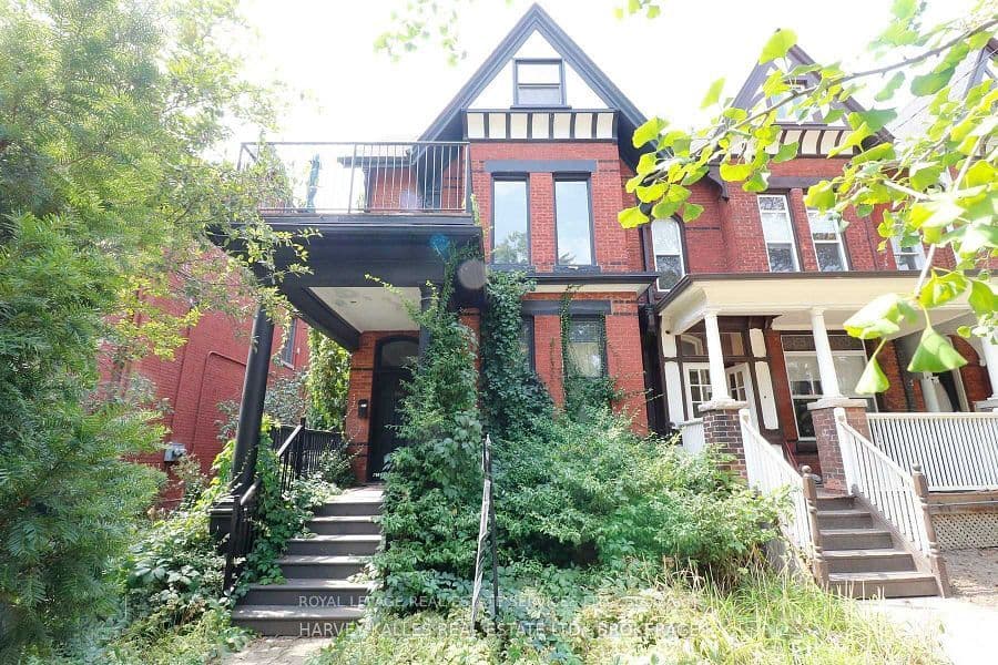 390 Huron Street photo 1