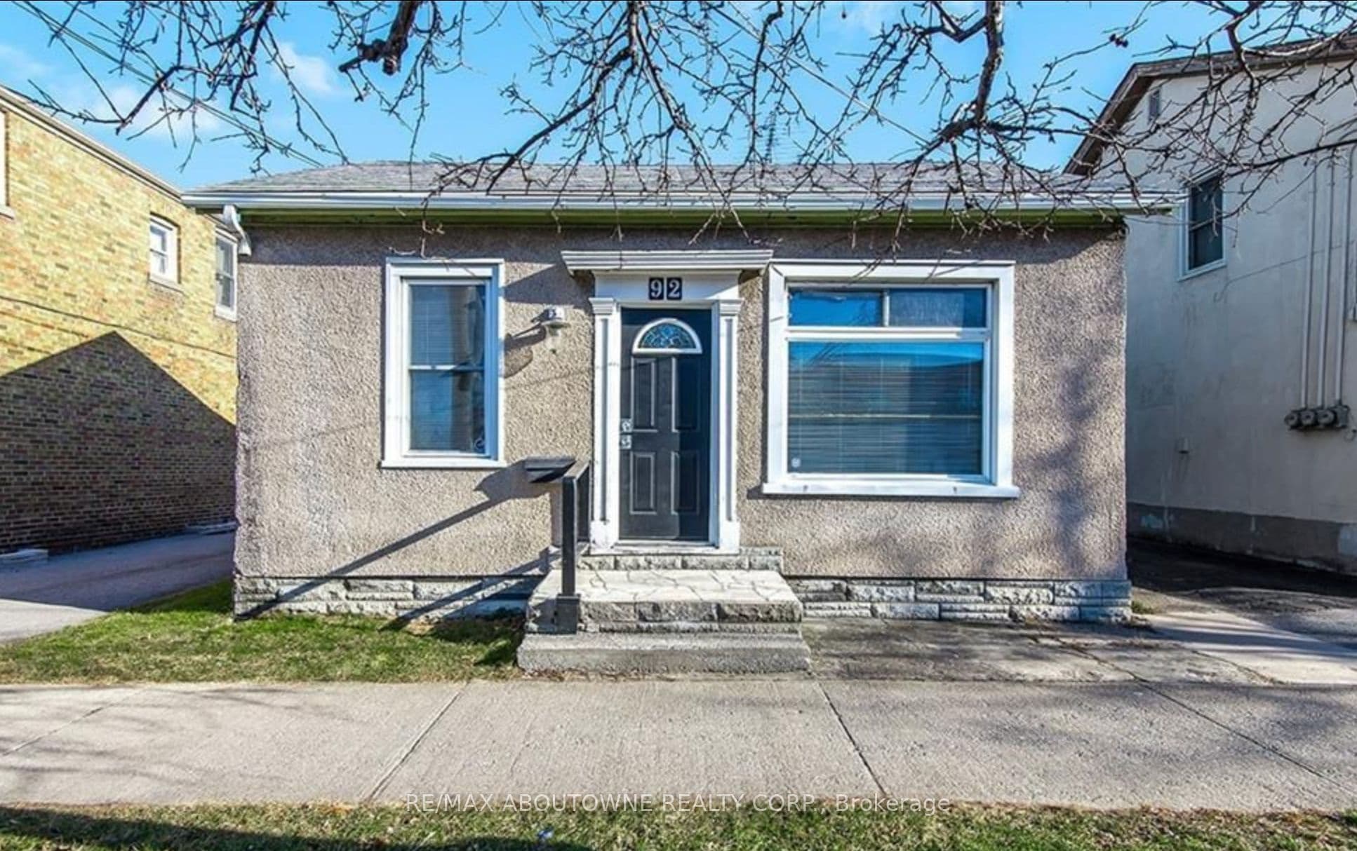 92 LAKE Street photo 1