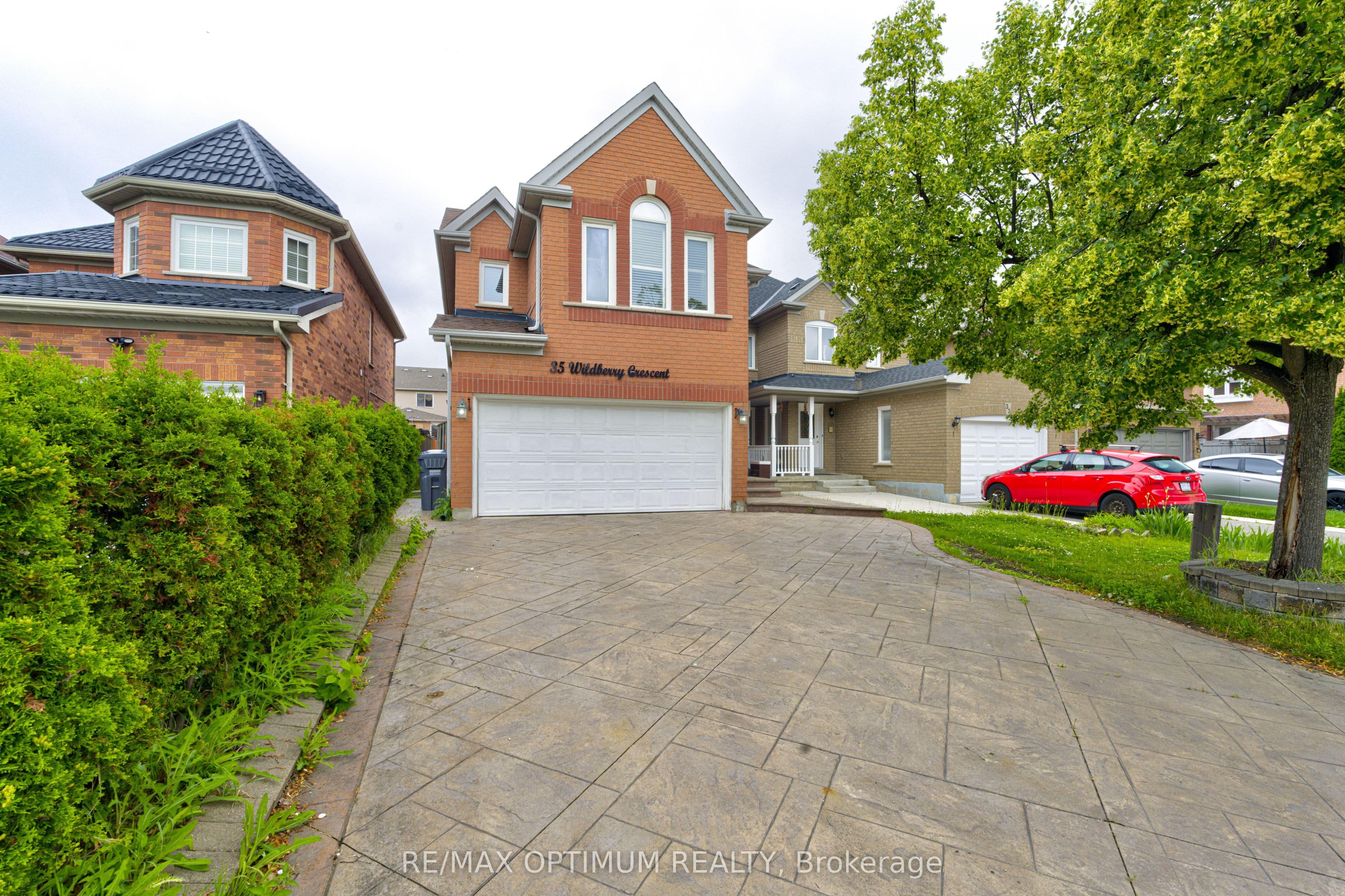 35 Wildberry Crescent photo 1