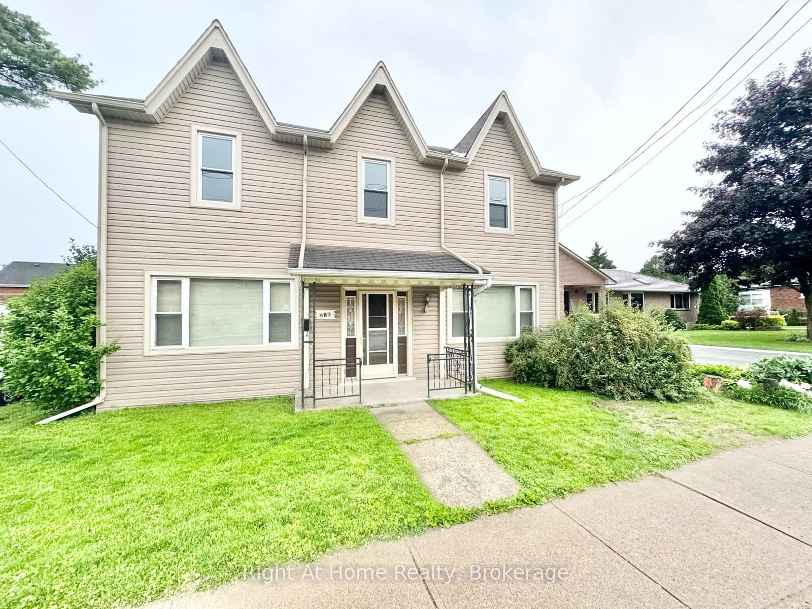 216 Hatt Street photo 1