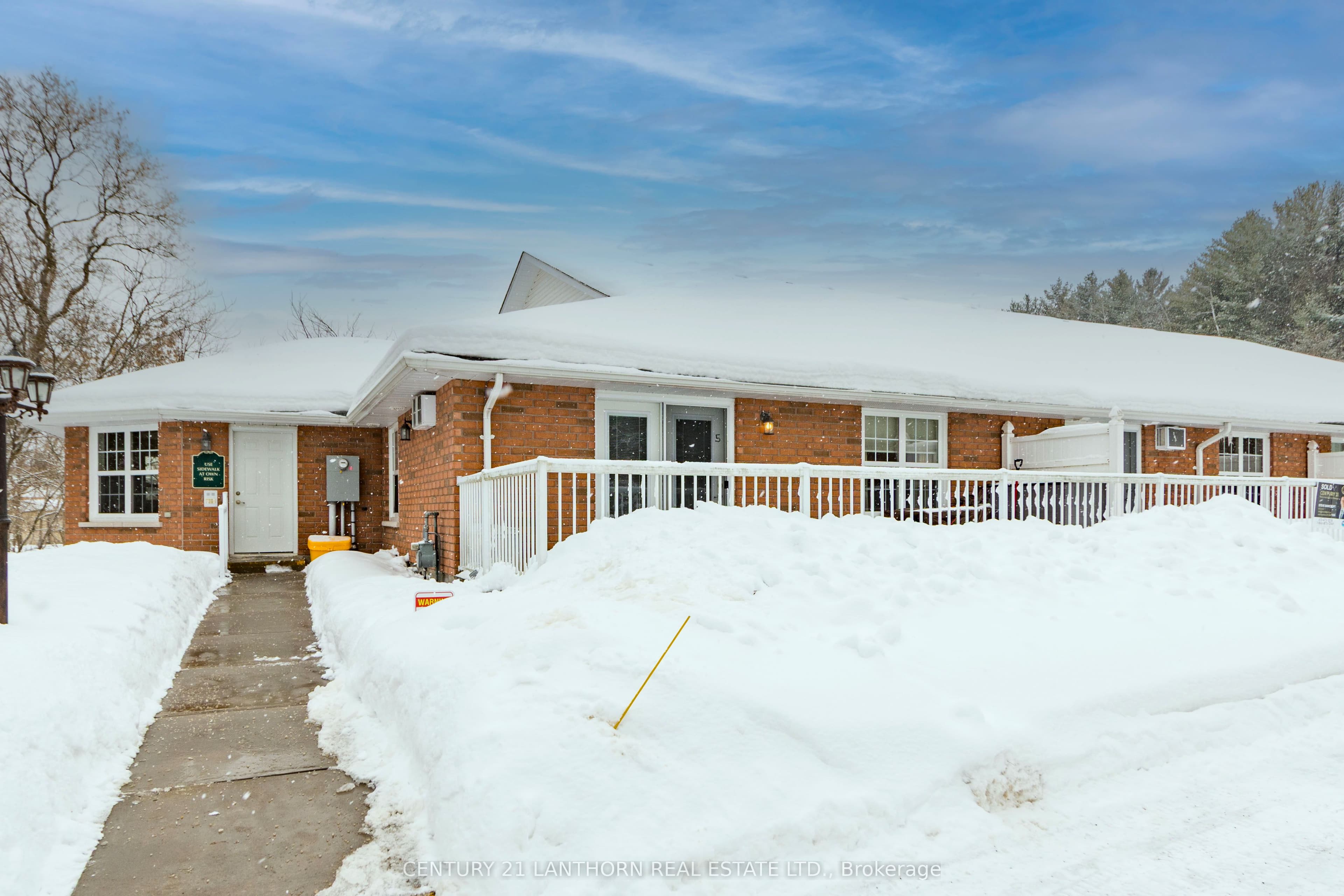 Unit 5 494 Metcalf Street photo 1
