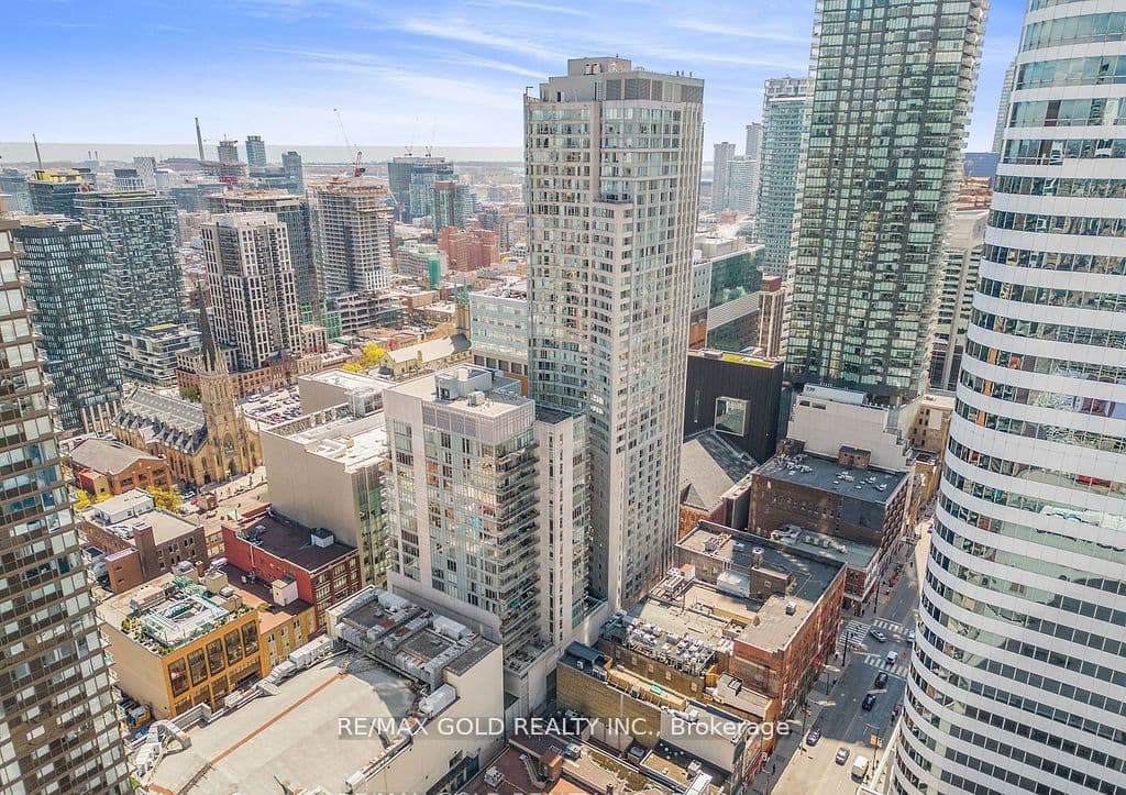 Unit 1506 200 Victoria Street photo 1