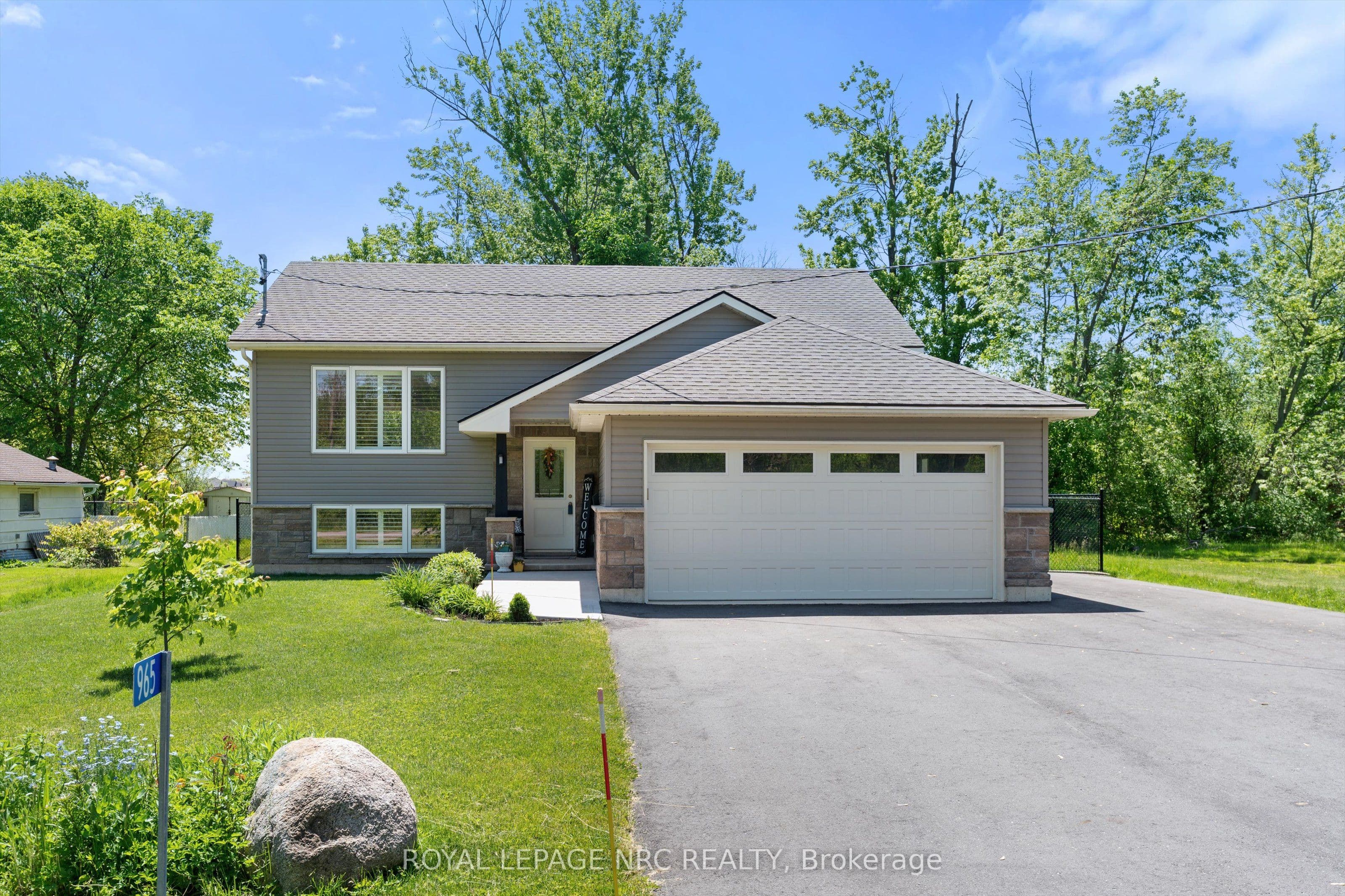 965 Bertie Street photo 1