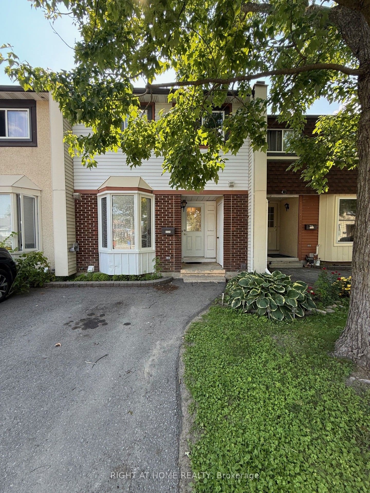 1171 Priory Lane photo 1