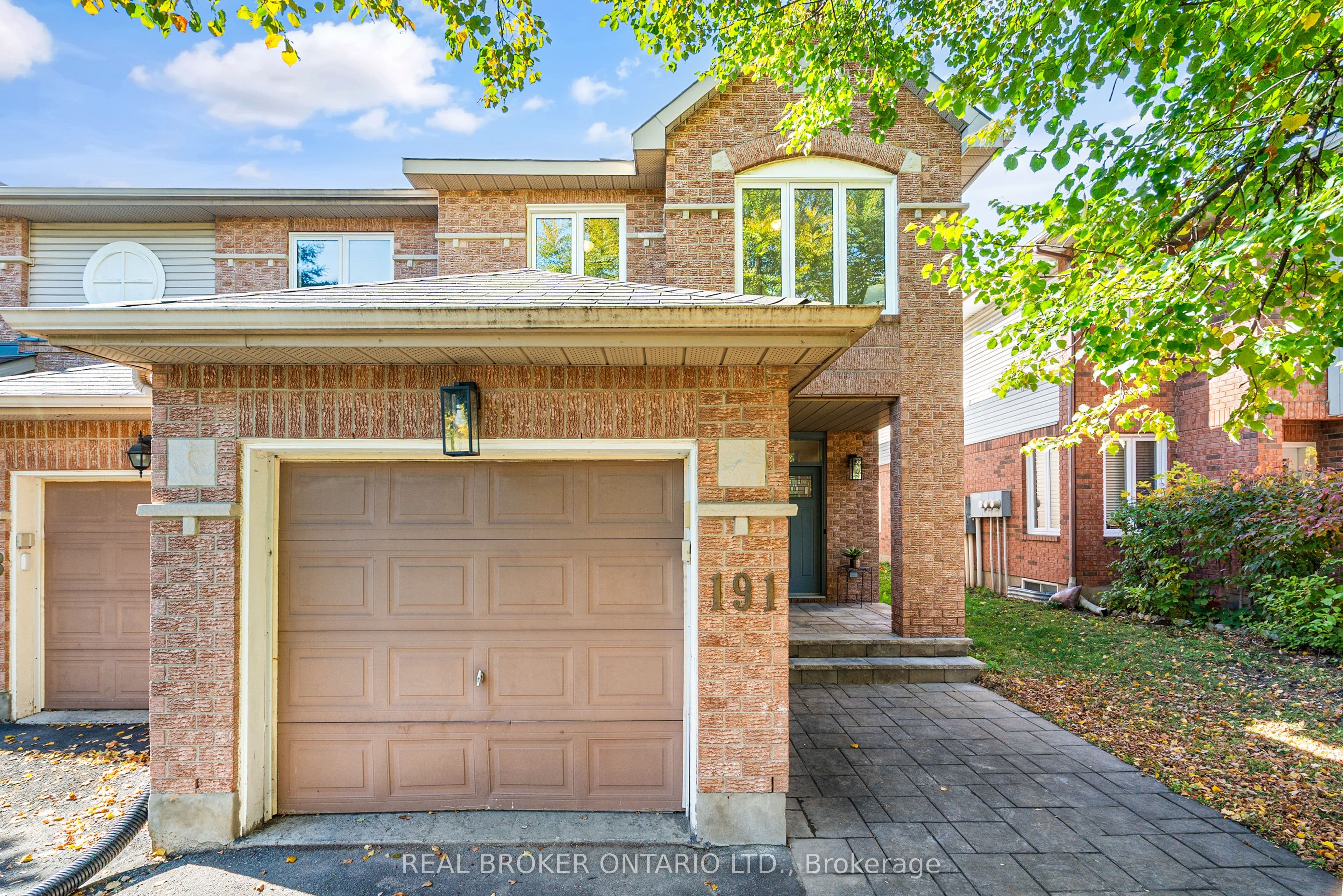 191 Thornbury Crescent photo 1