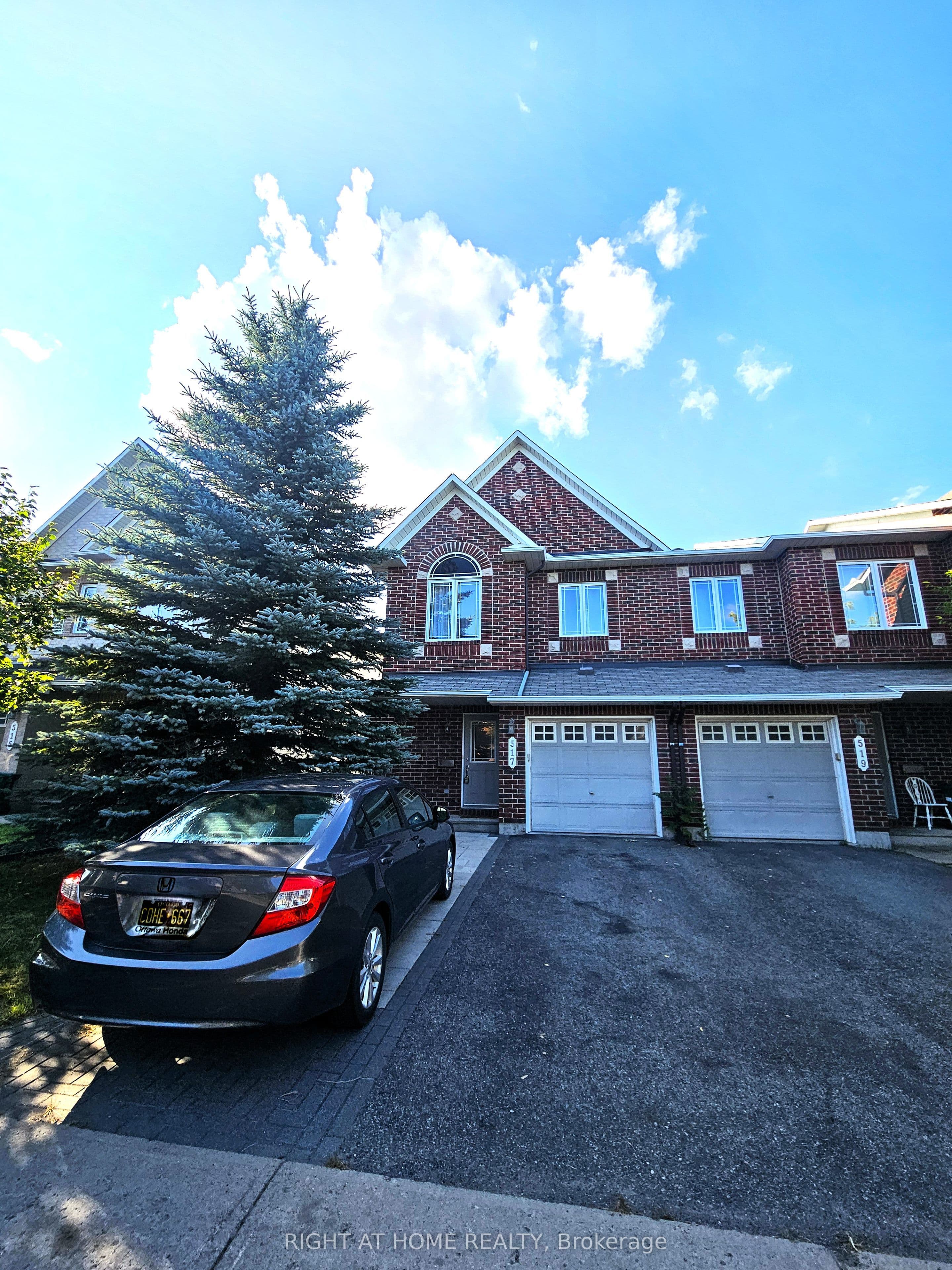 517 Temiskaming Crescent photo 1