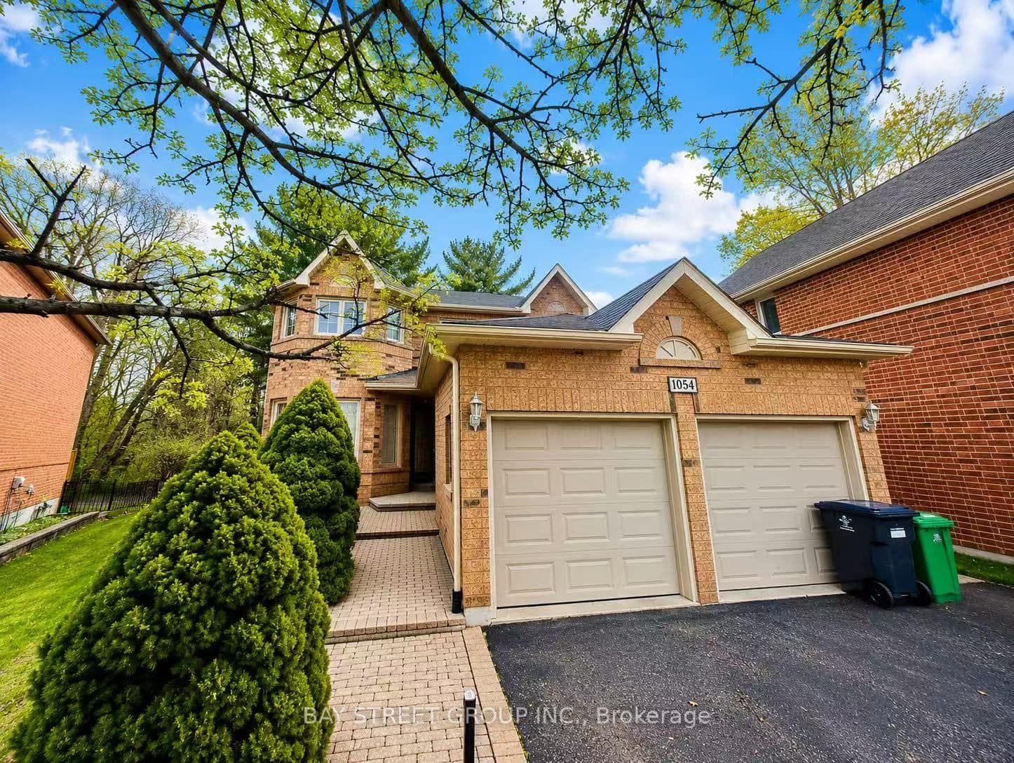 1054 Chateau Court photo 1