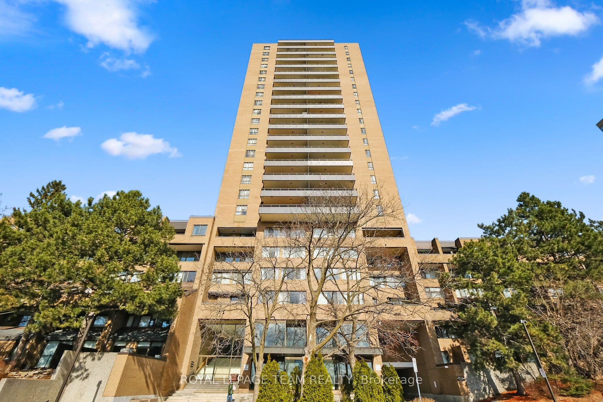Unit 2012 515 St Laurent Boulevard photo 1