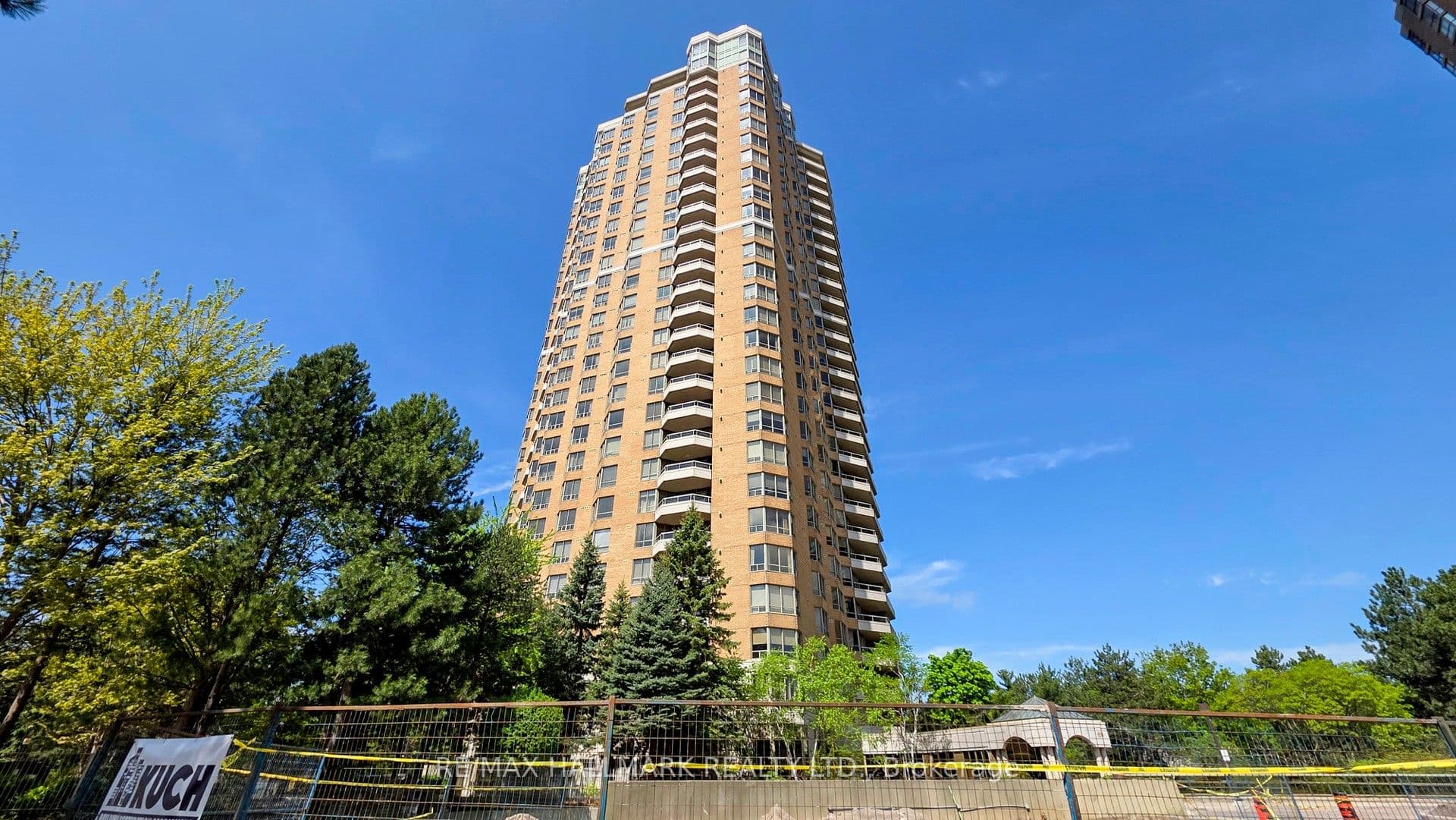 Unit 1610 89 Skymark Drive photo 1