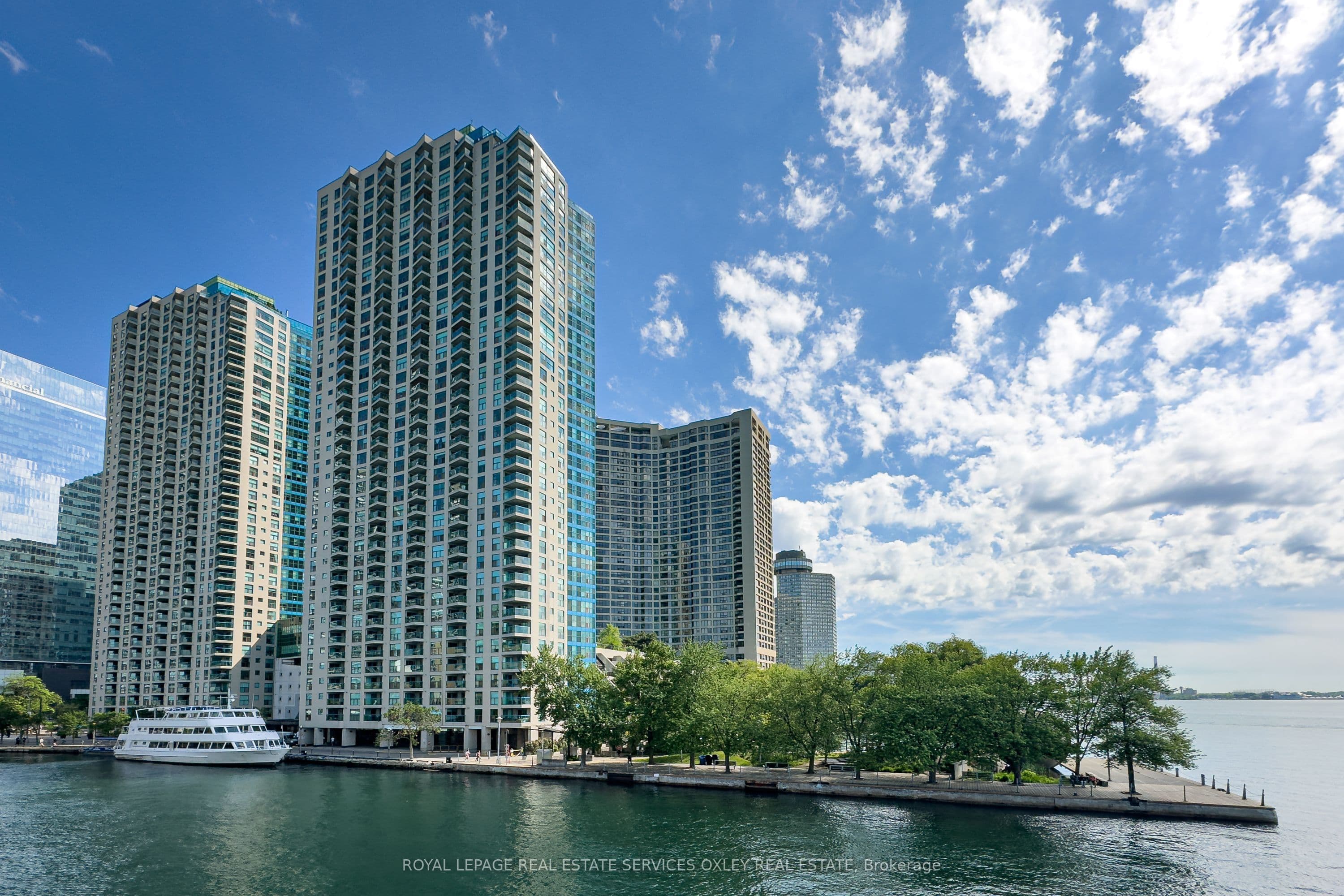 Unit PH04 99 Harbour Square photo 1