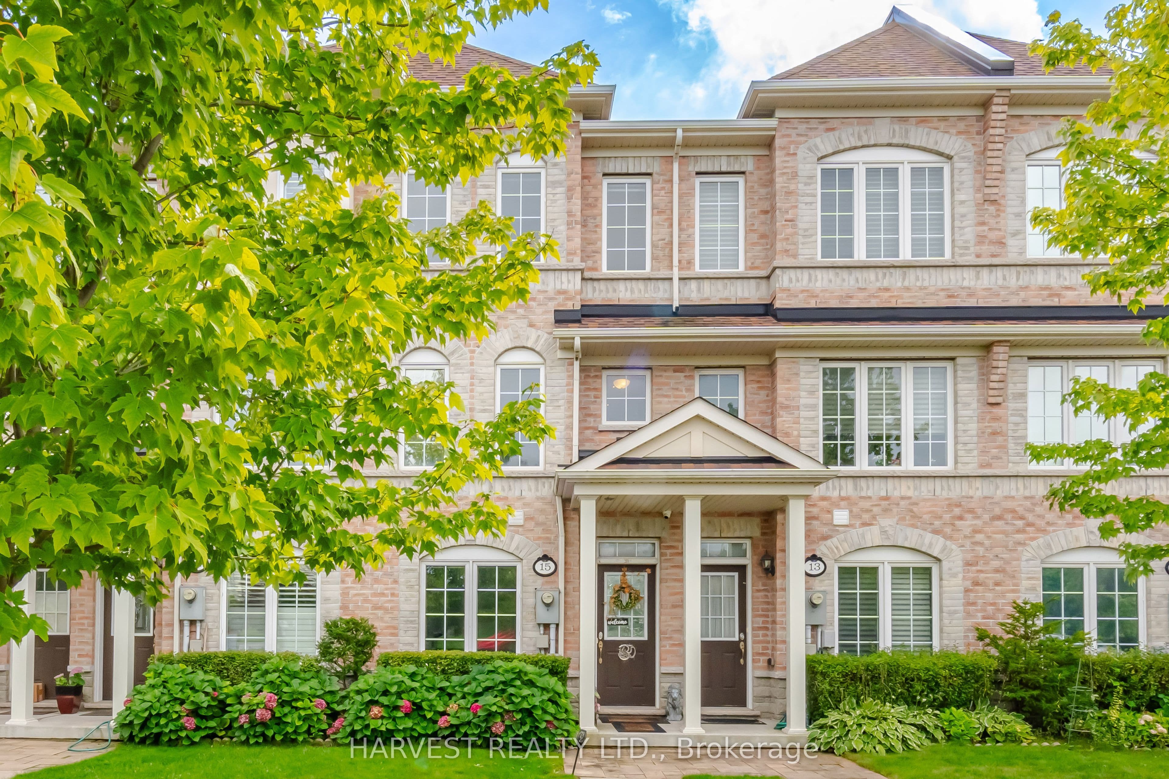 15 Moonseed Court photo 1