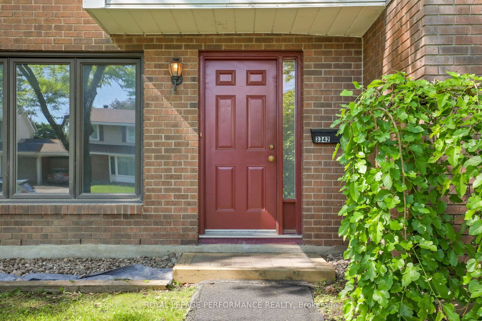 Unit 10 3342 Southgate Road photo 1