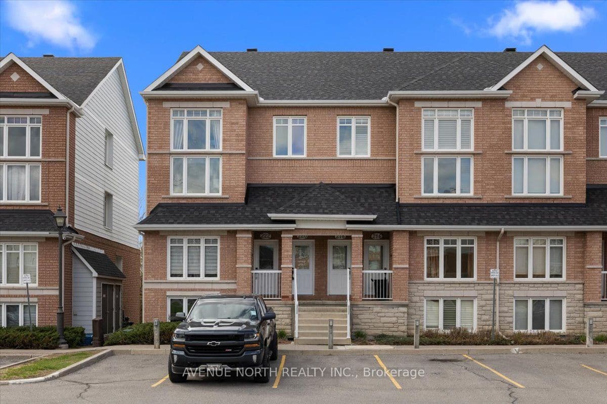 Unit 25 220 Tivoli Private photo 1
