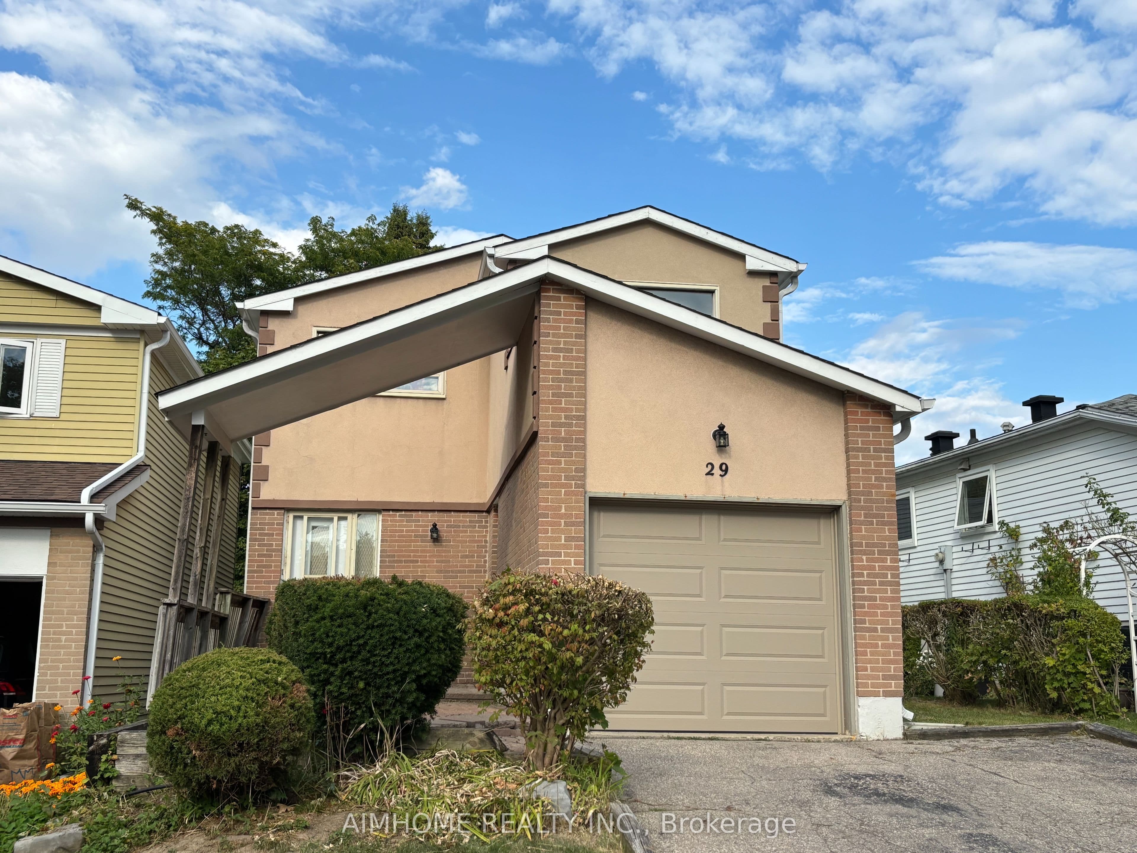 29 Snowshoe Crescent photo 1