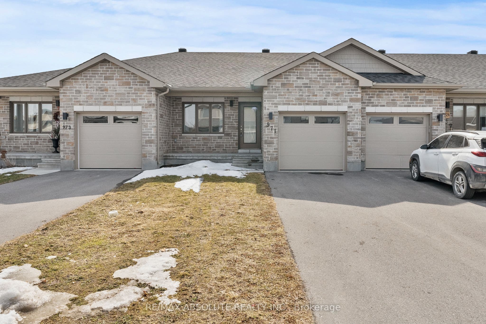 971 LEISHMAN Drive photo 1