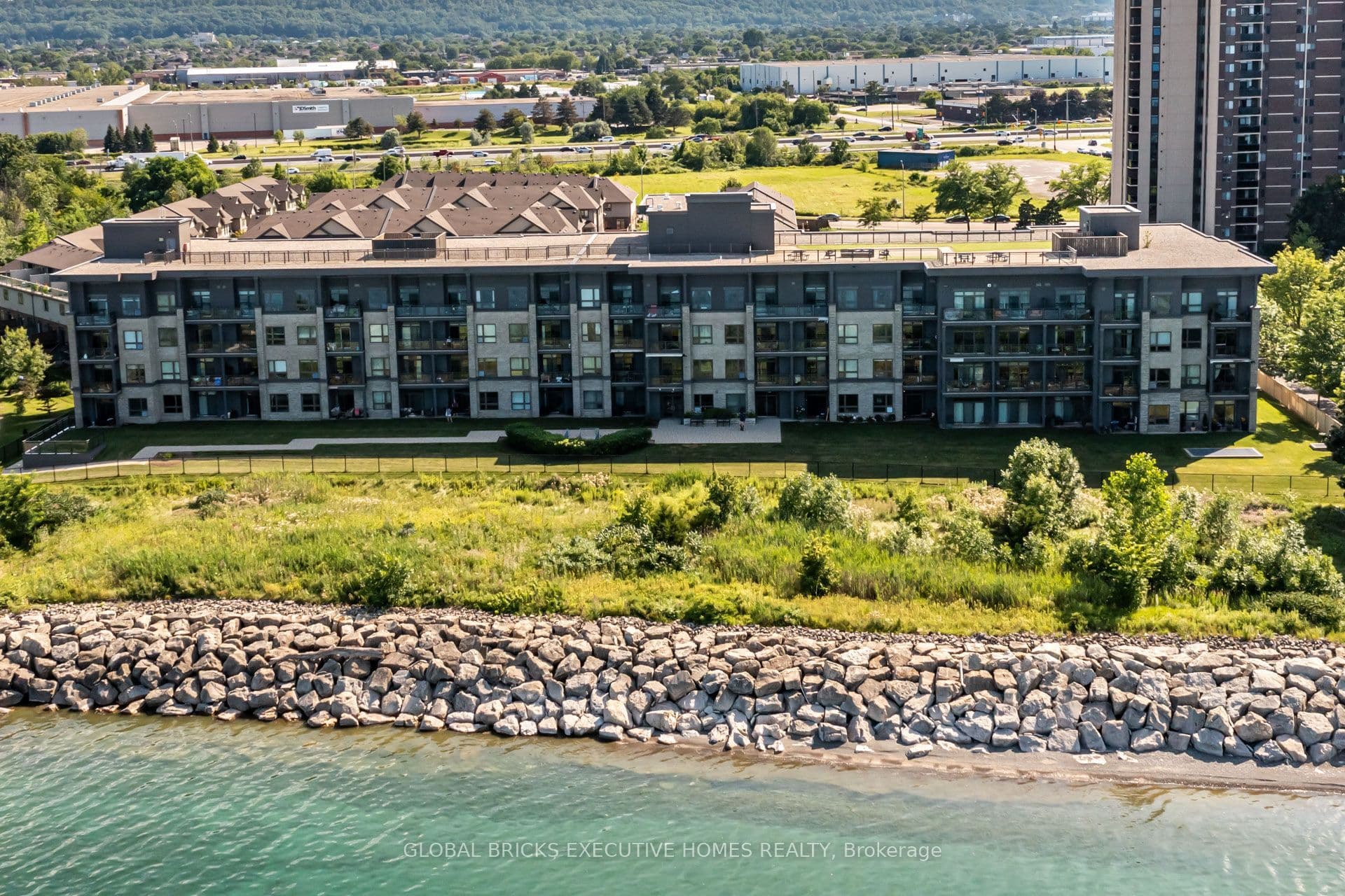Unit #106 35 Southshore Crescent photo 1