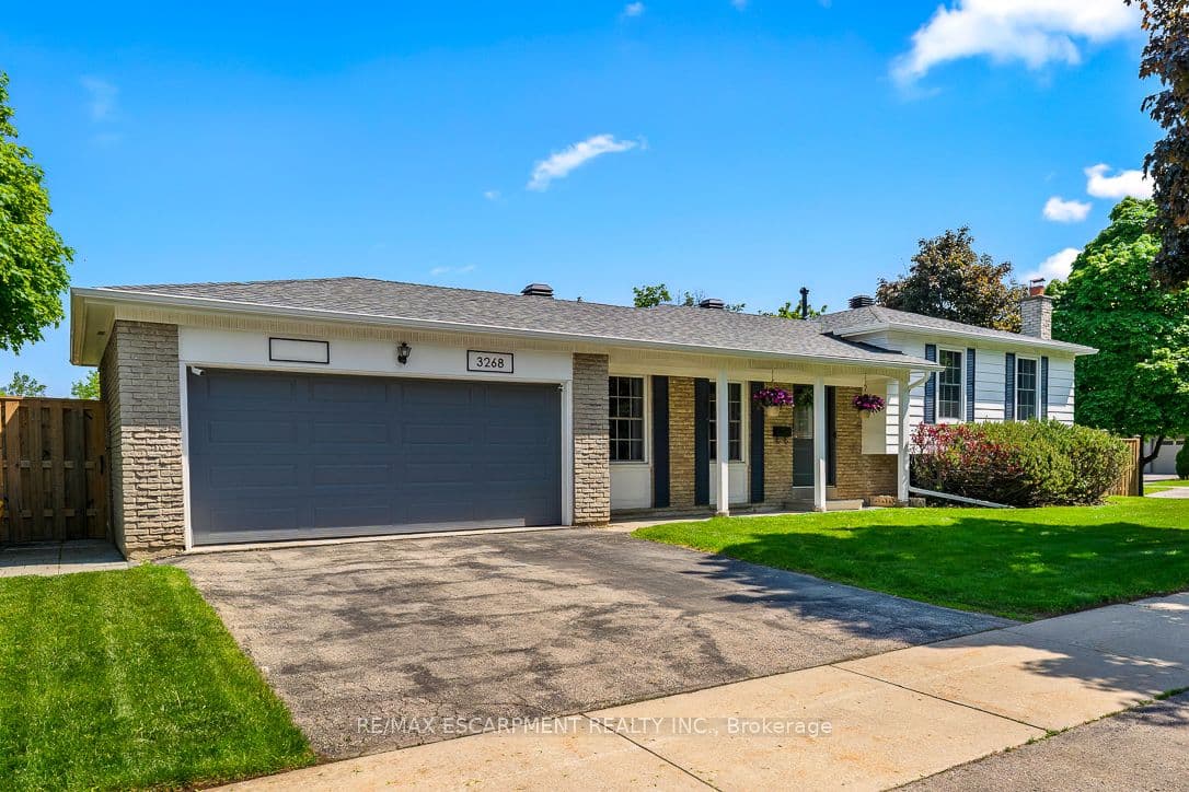 3268 MAINSAIL Crescent photo 1