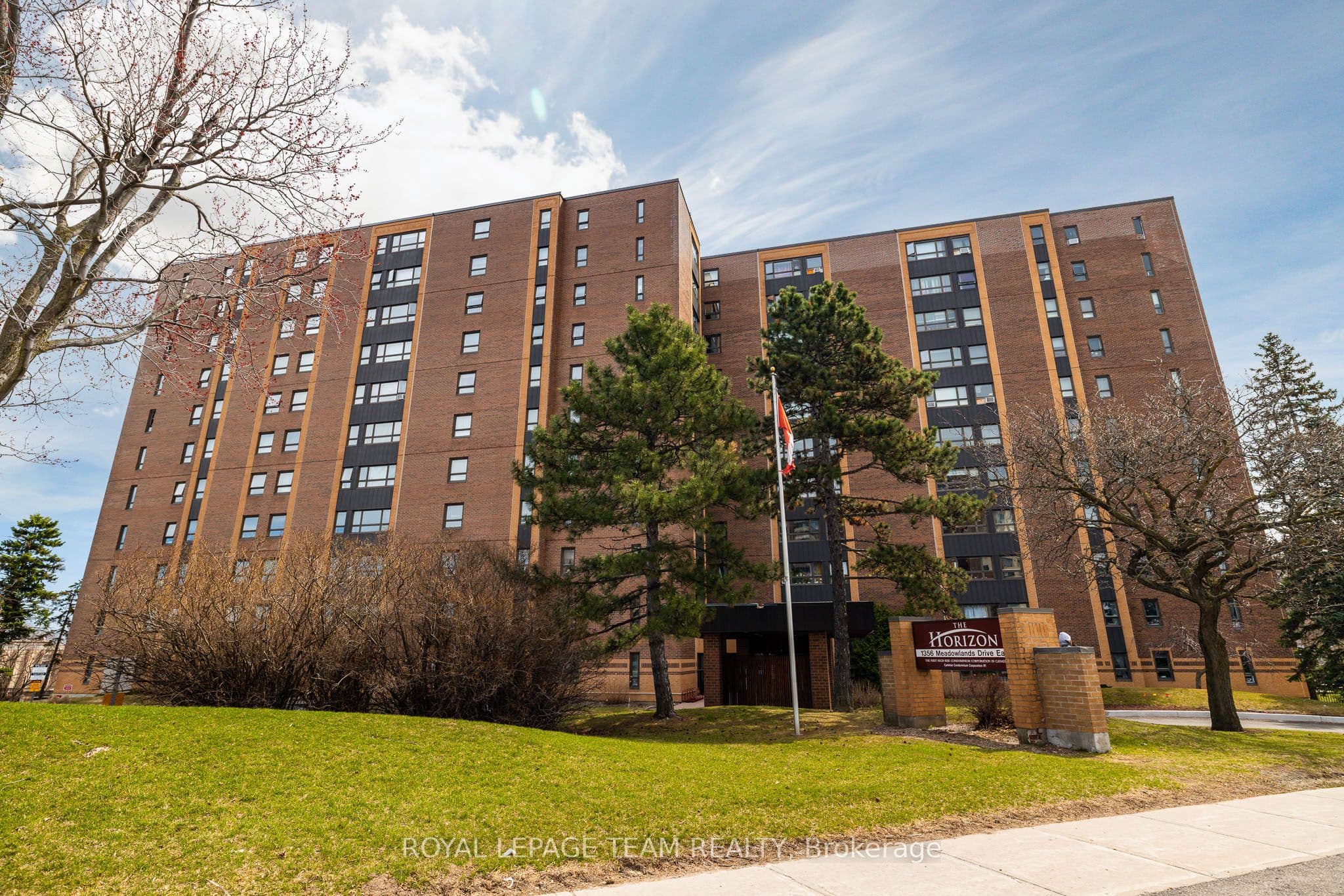 Unit 705 1356 Meadowlands Drive photo 1