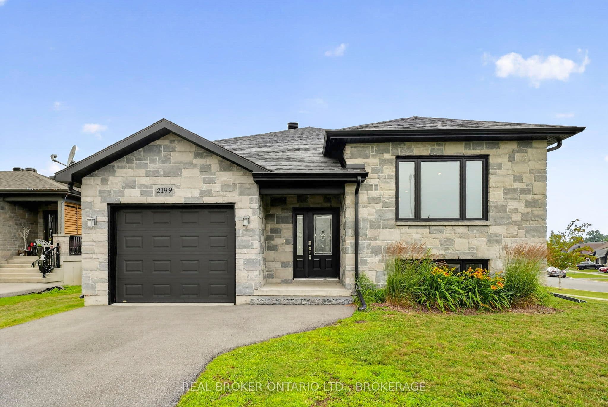 2199 Burke Avenue photo 1