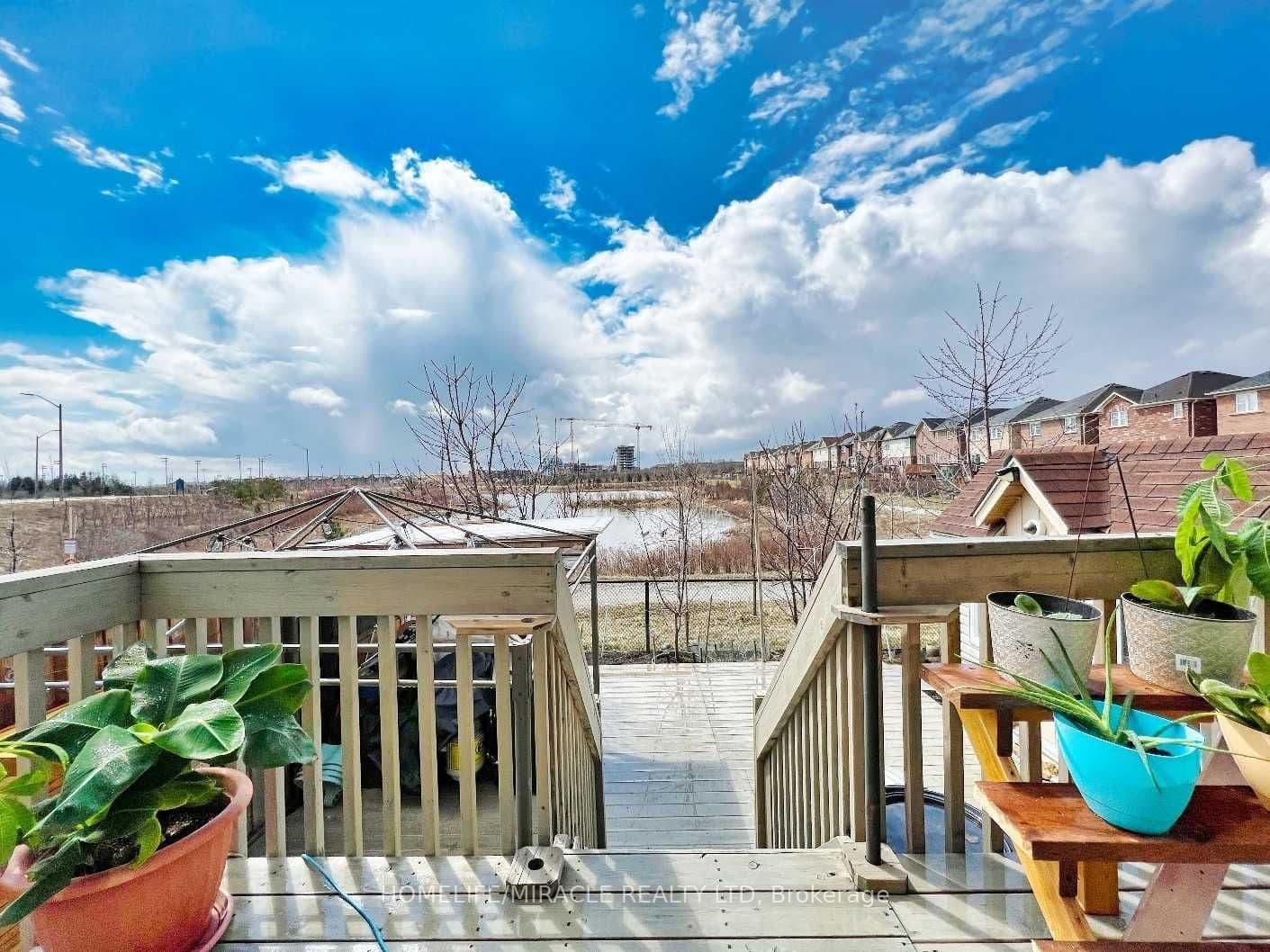 8 Robert Parkinson Drive photo 1