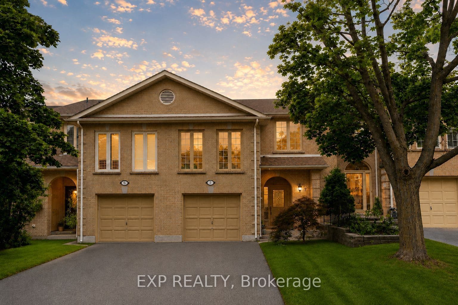 7 Wetherby Circle photo 1