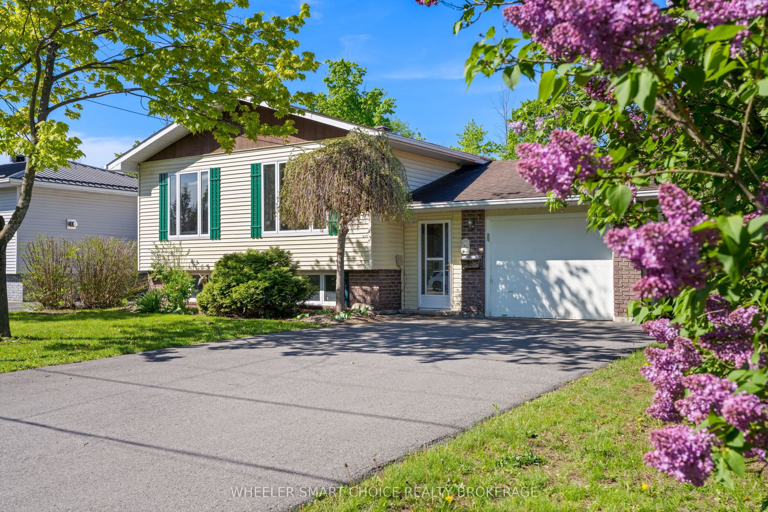 37 Dickinson Drive photo 1
