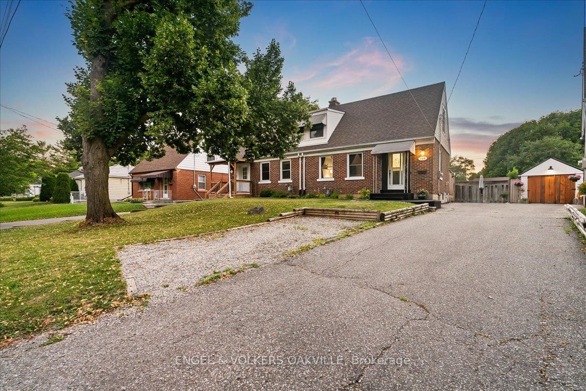 108 Lorne Crescent photo 1