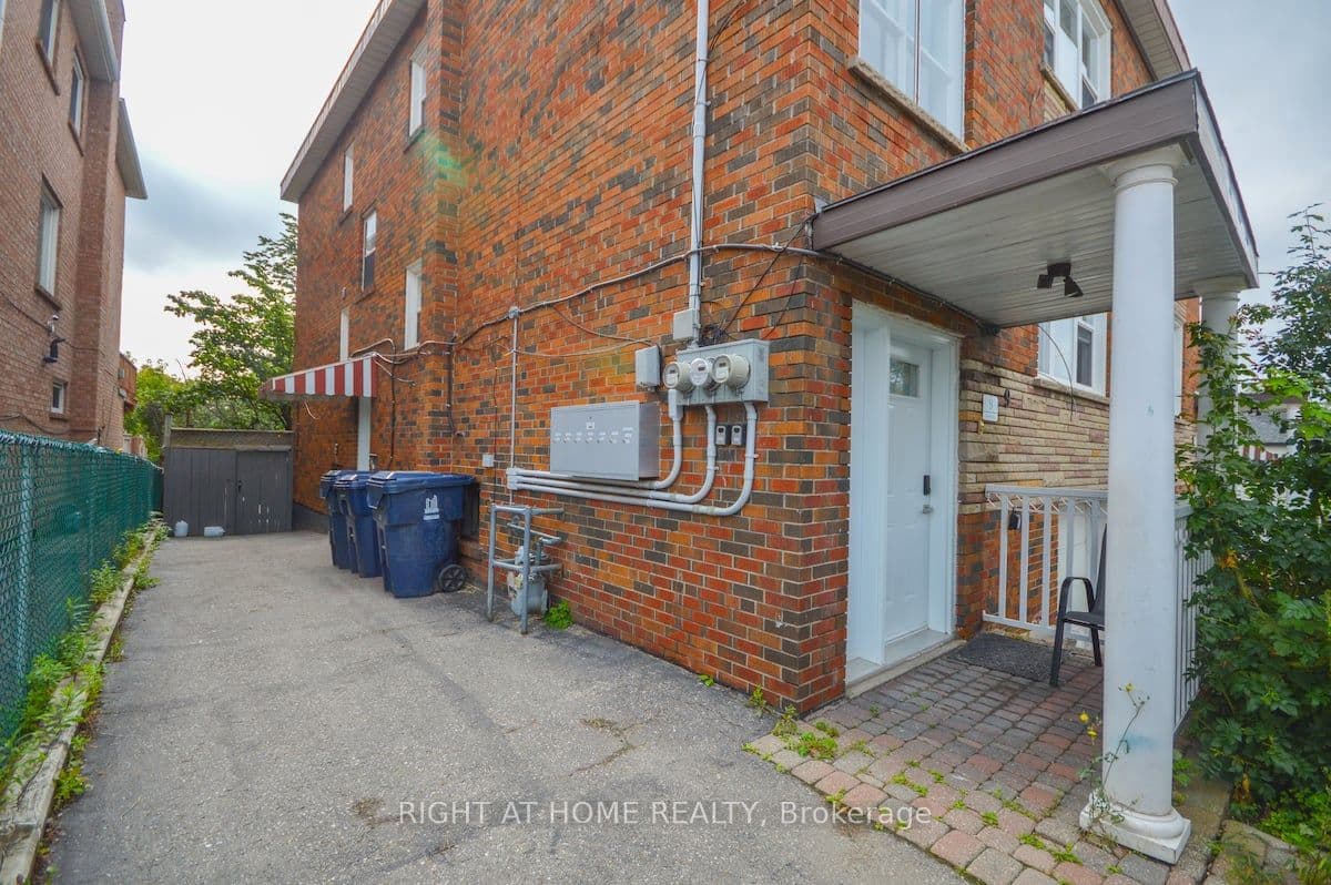 9 Donald Avenue photo 1
