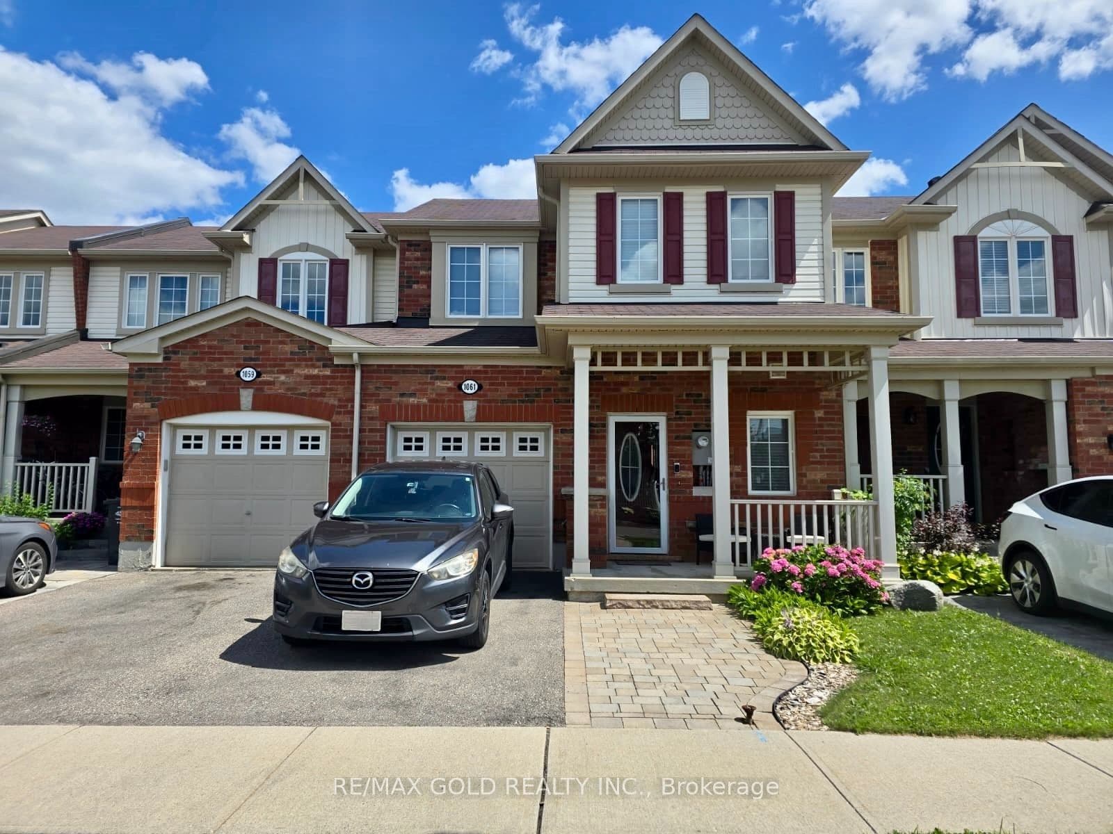 1061 Nadalin Heights photo 1