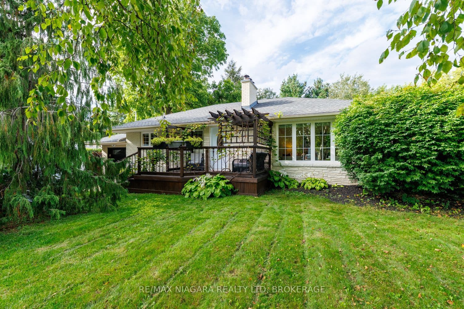 42 Strathcona Drive photo 1