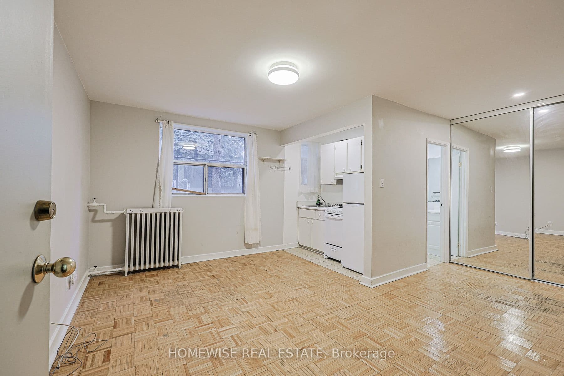 Unit 106 33 Maitland Street photo 1