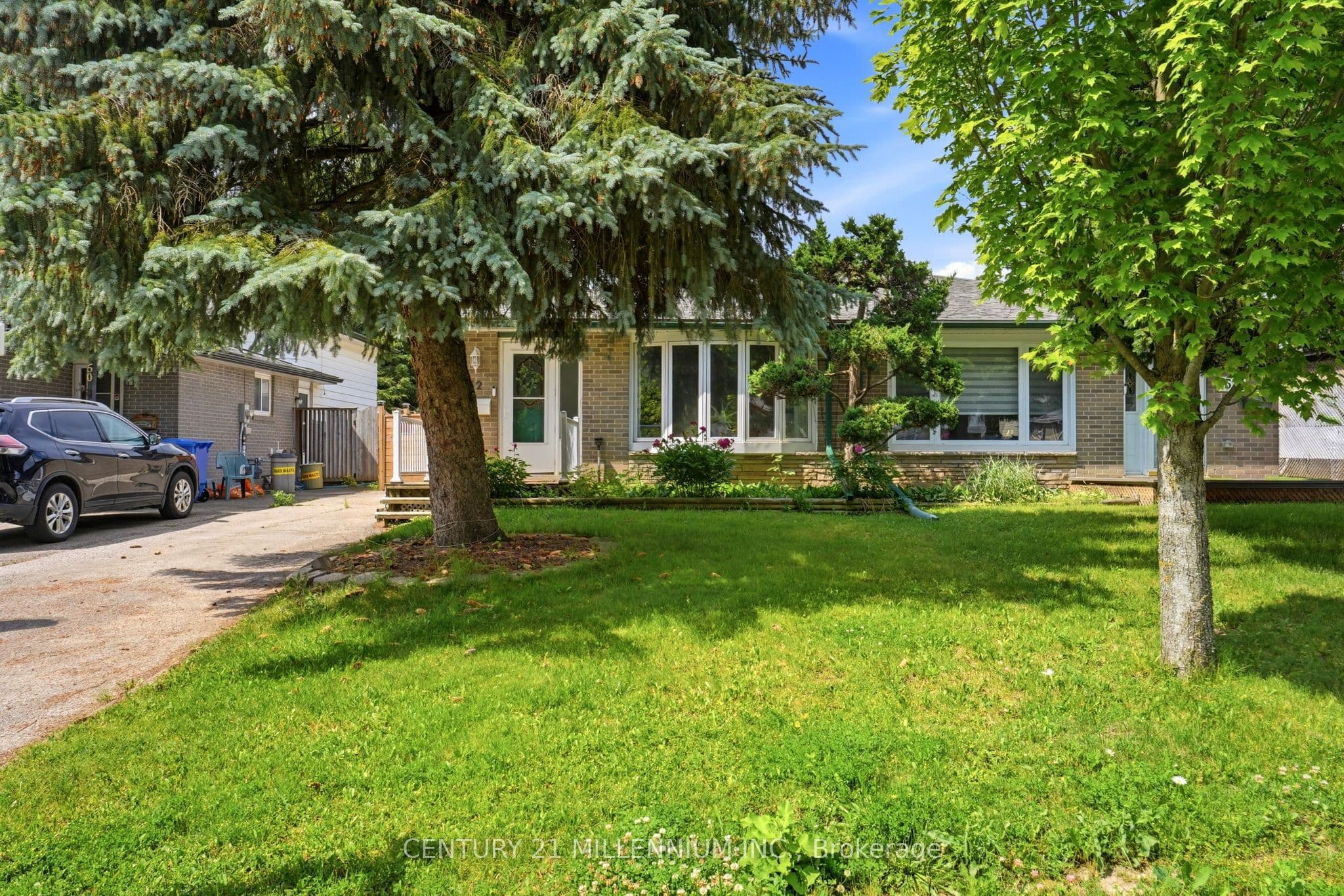 52 Carlton Drive photo 1
