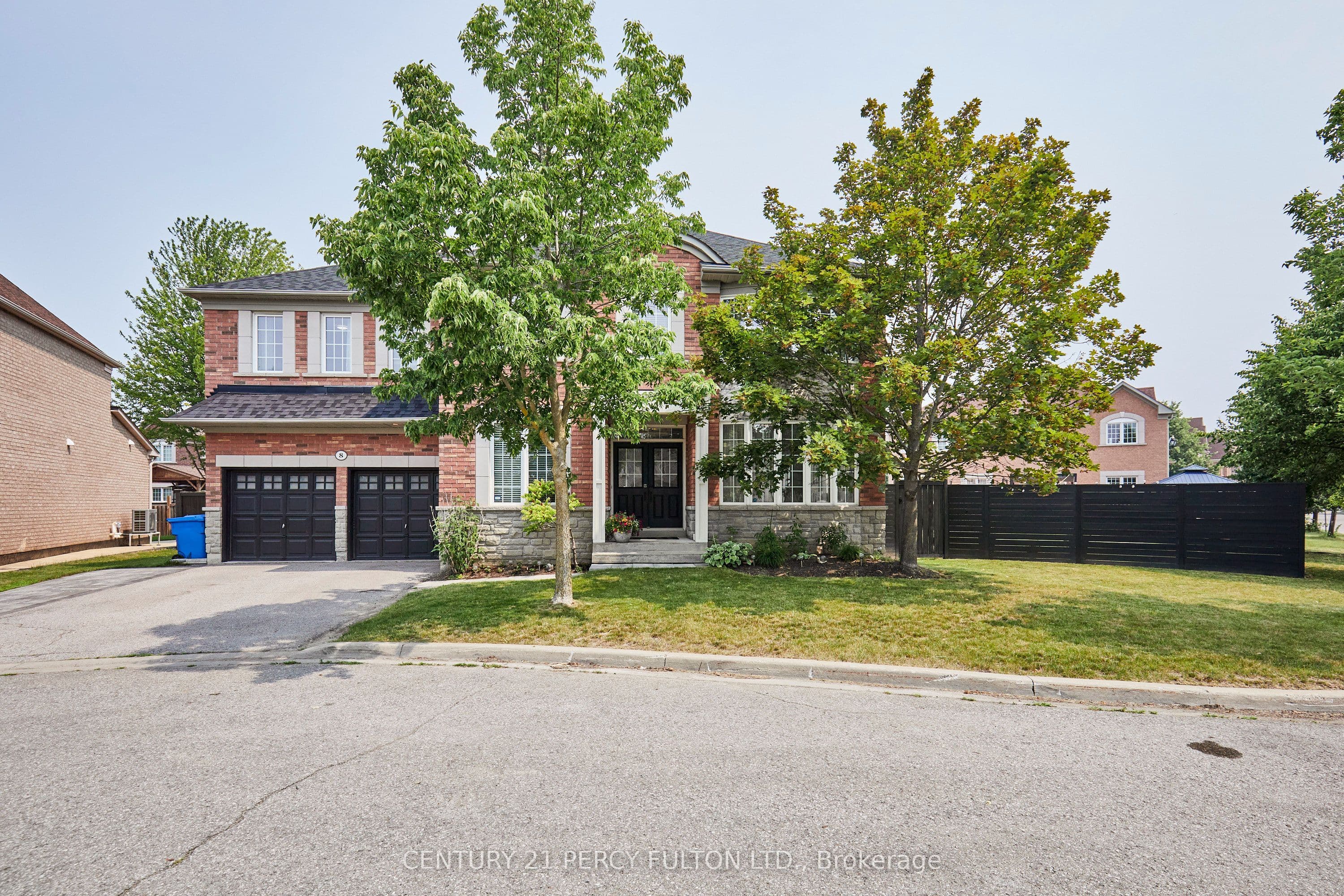 8 Mackeller Court photo 1
